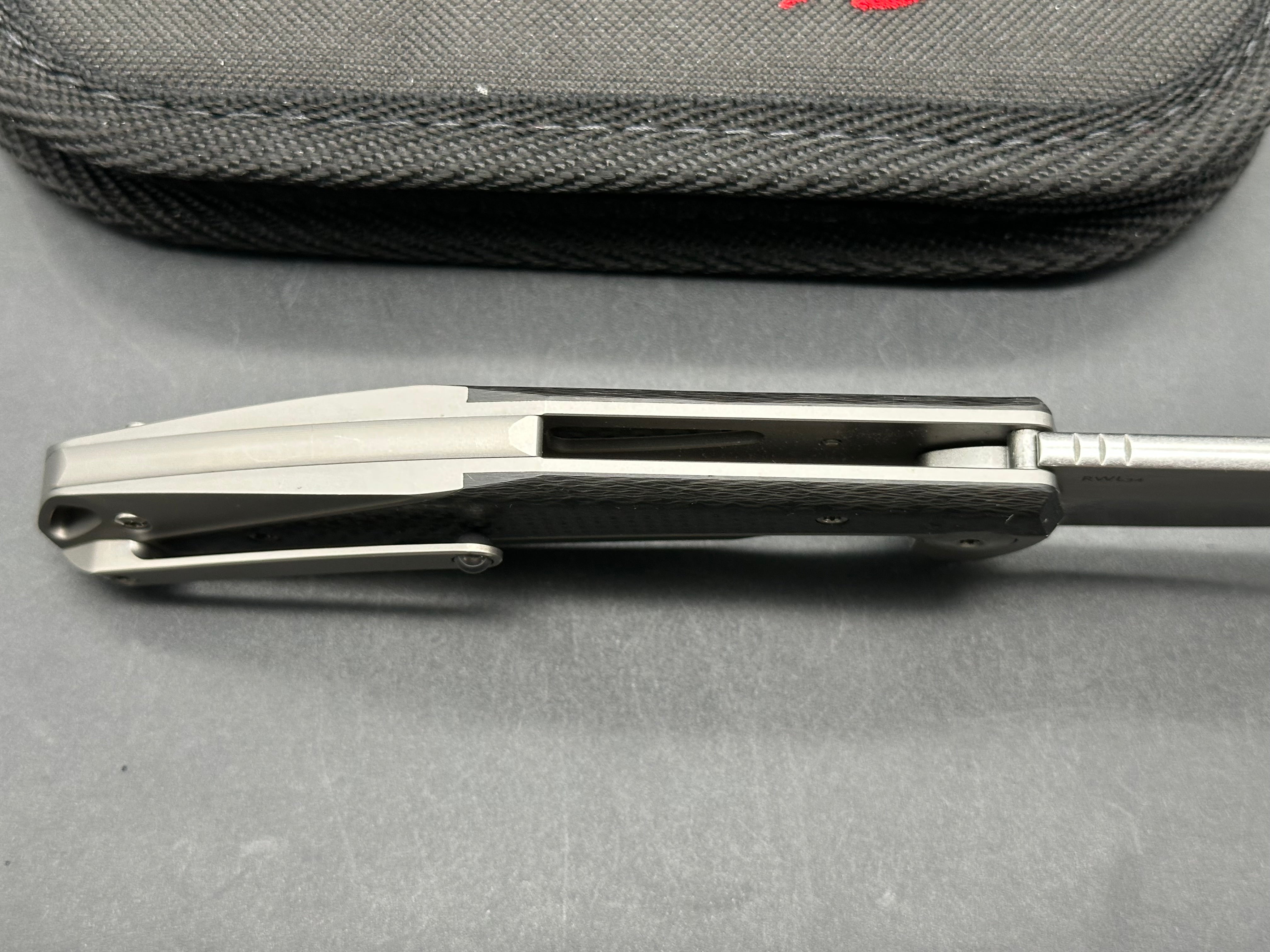 Reate K1: 3.875 inch RWL-34 blade. Steel overtravel stop. Titanium and carbon fiber handle