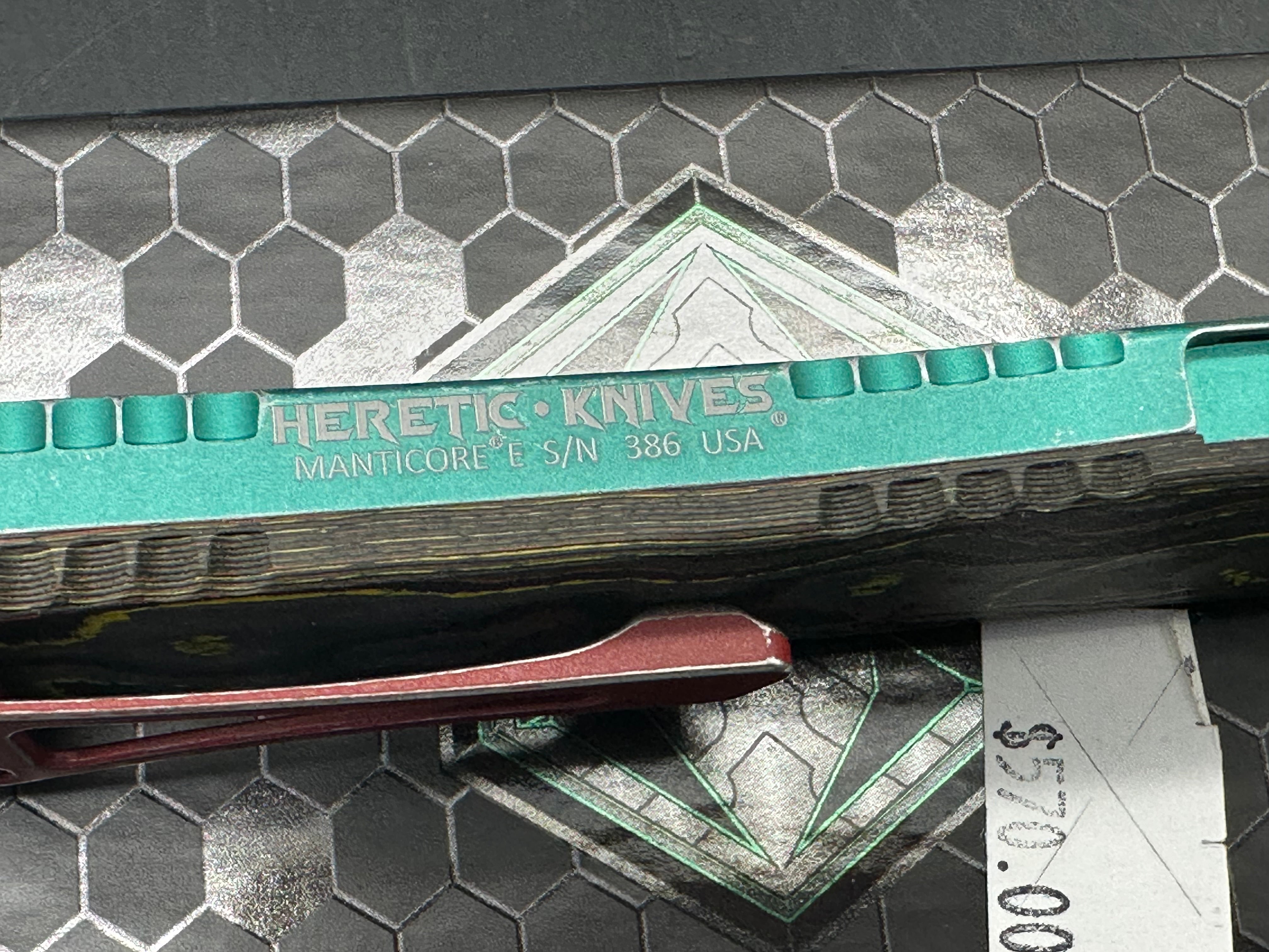 Heretic Manticore E Double Edge two-tone black full serrated Bounty Hunter
