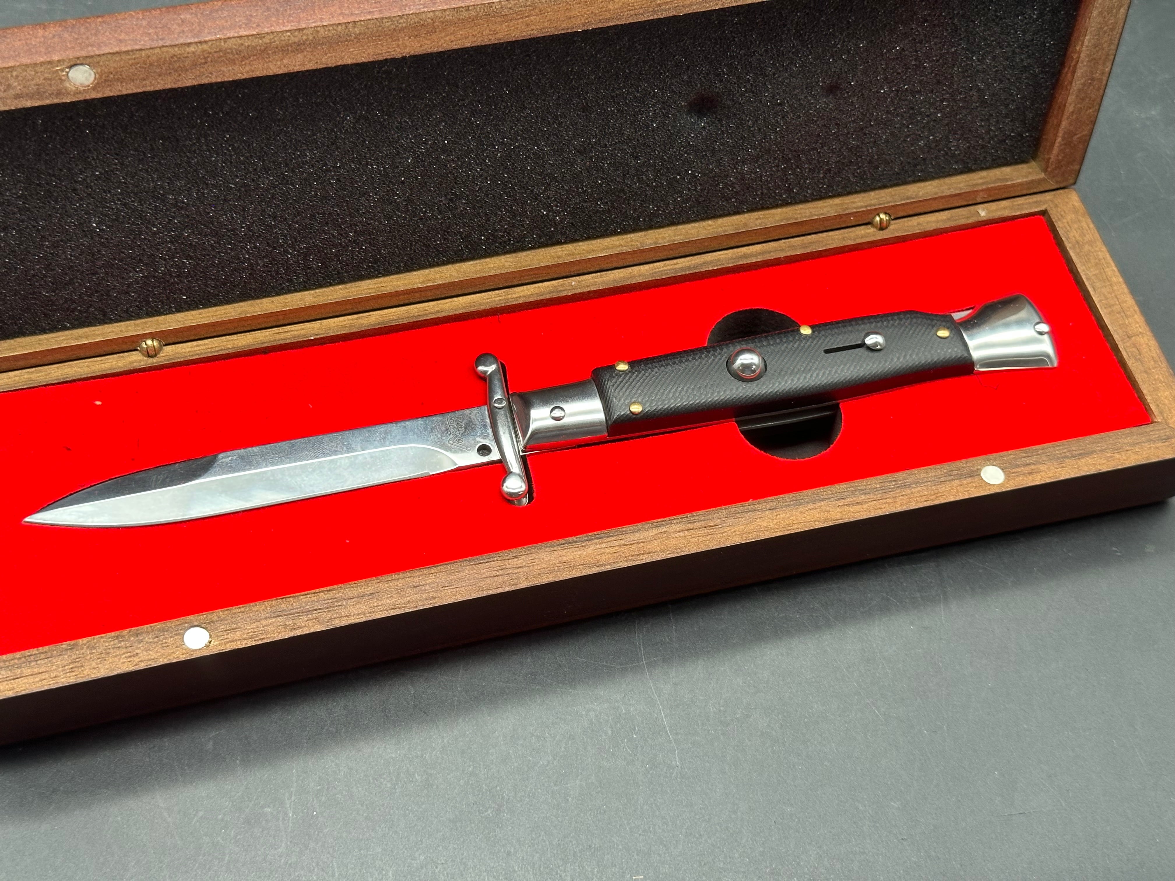 AKC Swinguard knife