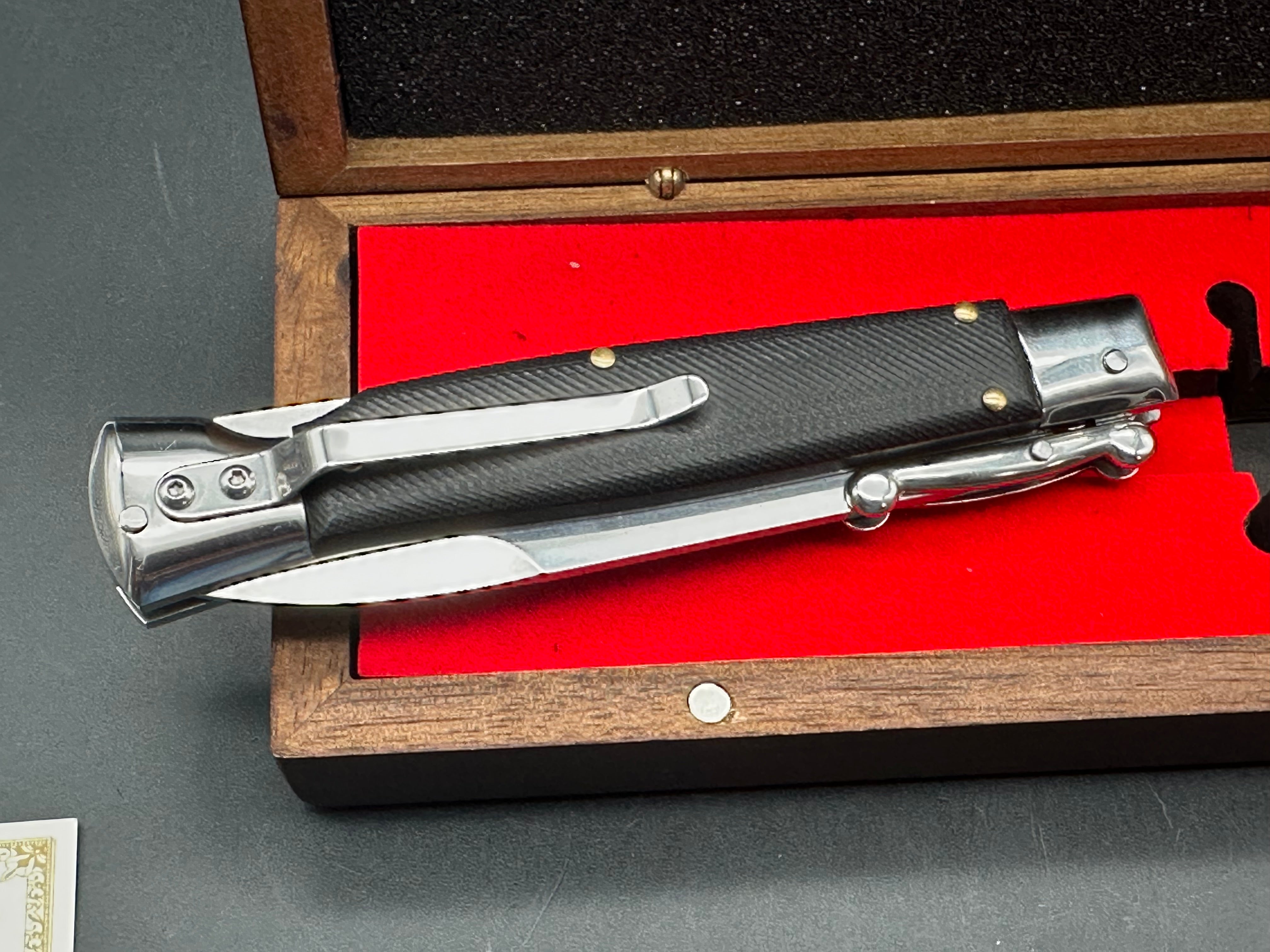 AKC Swinguard knife