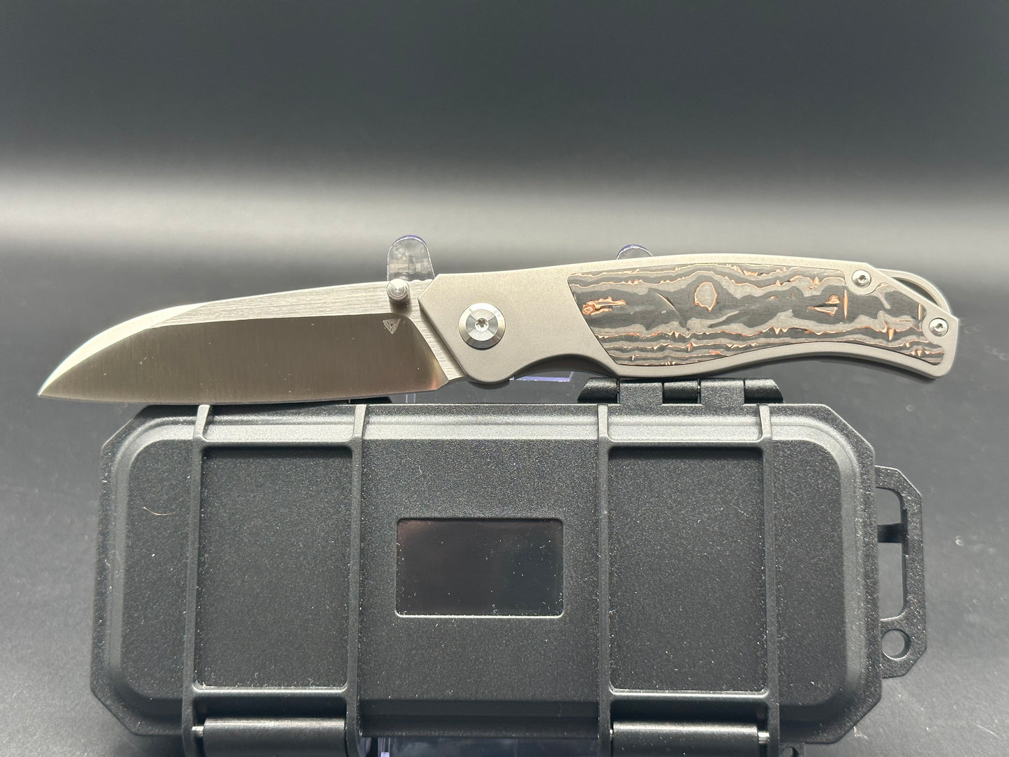 TUYA ENVY 4 FOLDING KNIFE COPPER INFUSED CARBON FIBER HANDLE S90V