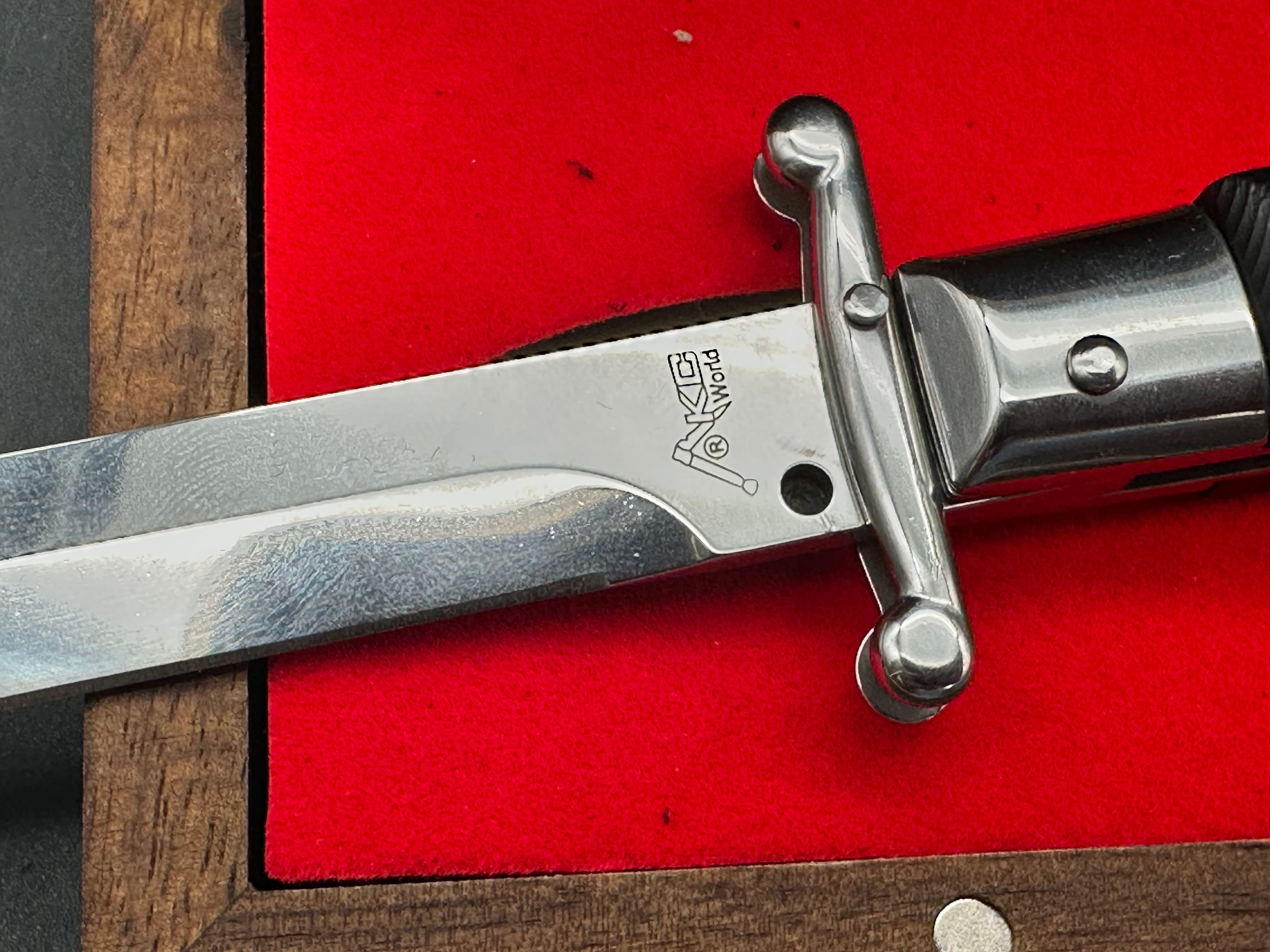 AKC Swinguard knife