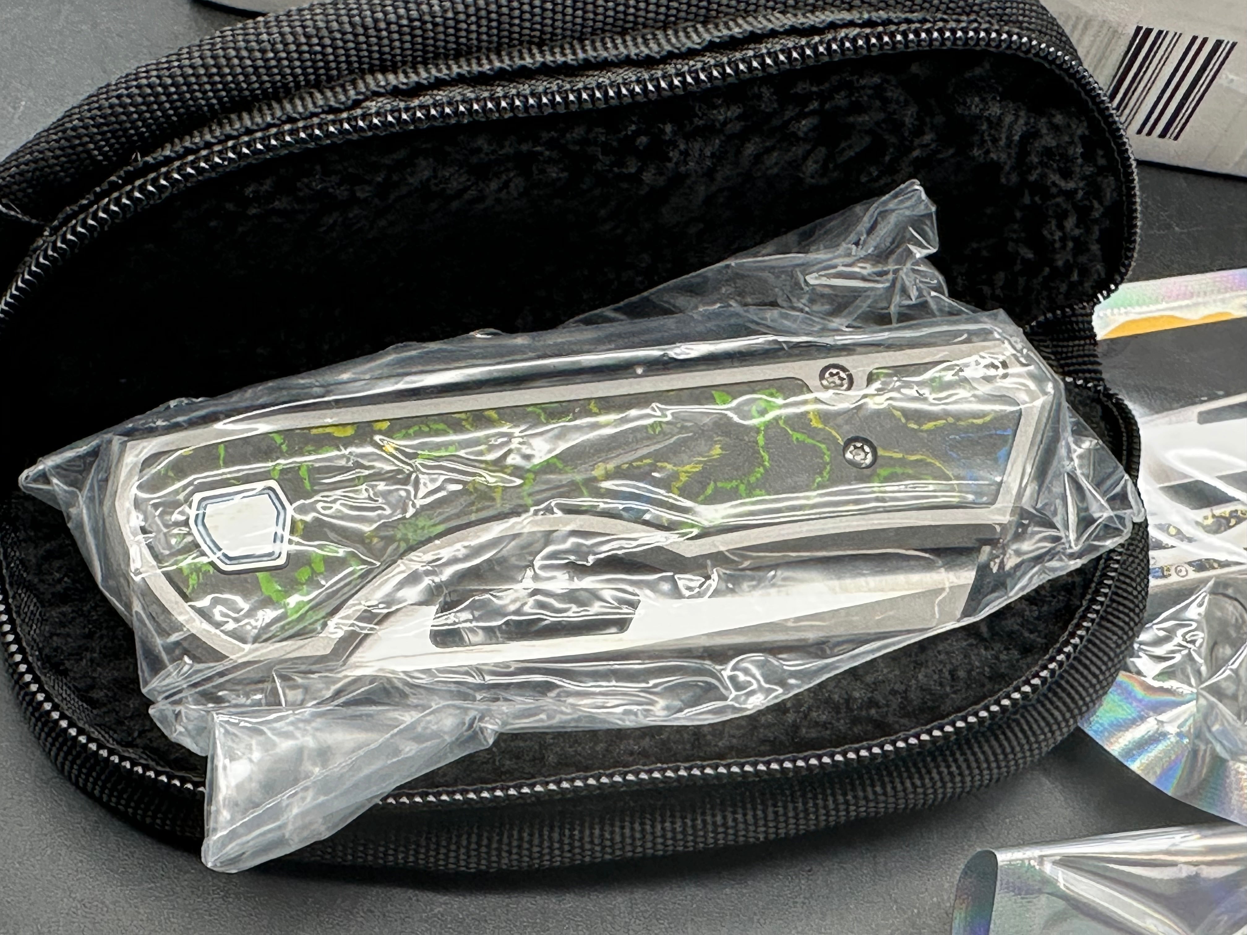 Brian Brown Yeager M V3 - LNIB- American Edge exclusive - Gecko CF inlays