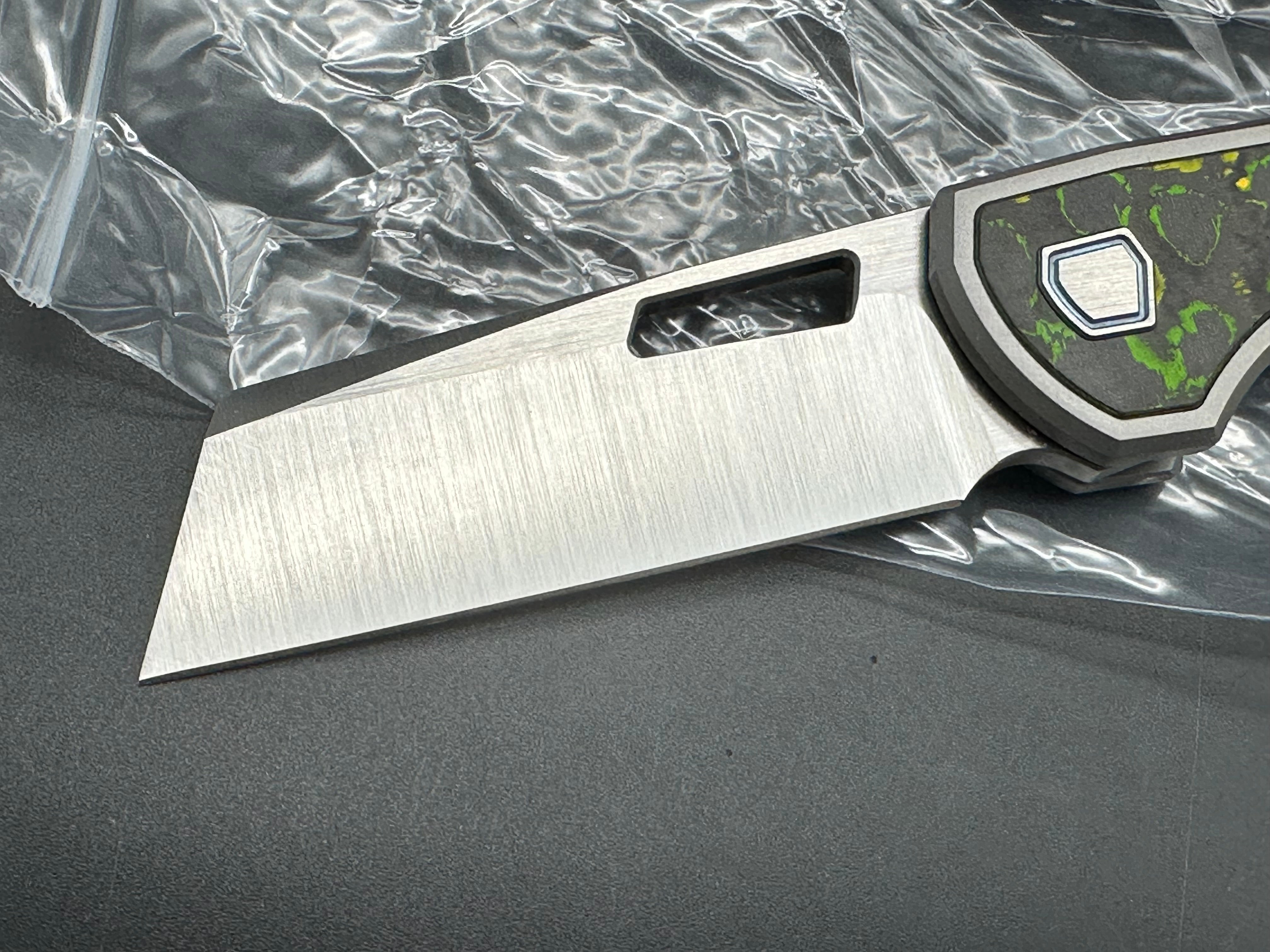 Brian Brown Yeager M V3 - LNIB- American Edge exclusive - Gecko CF inlays