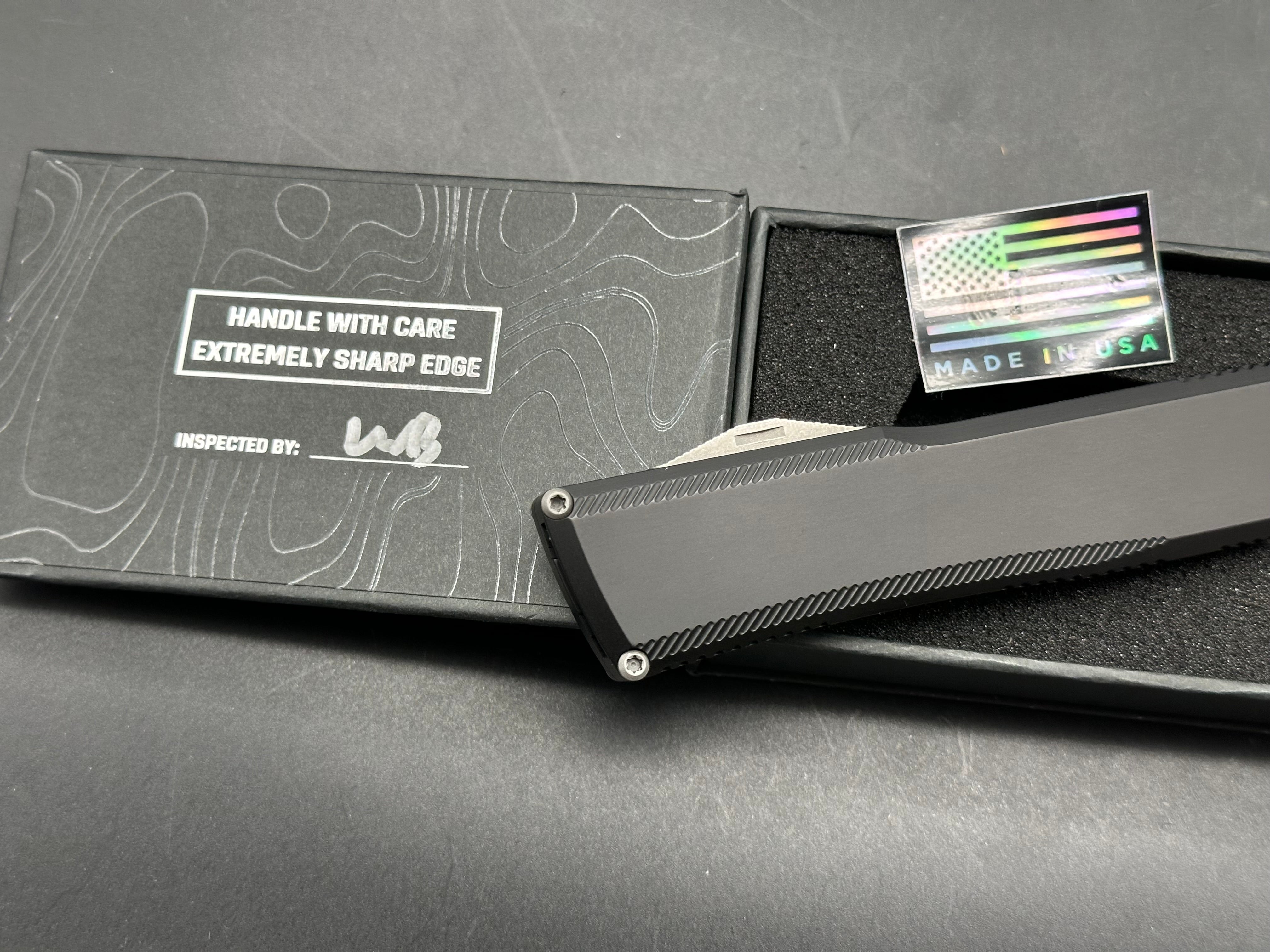 Axiel D.E. OTF knife magnacut blade