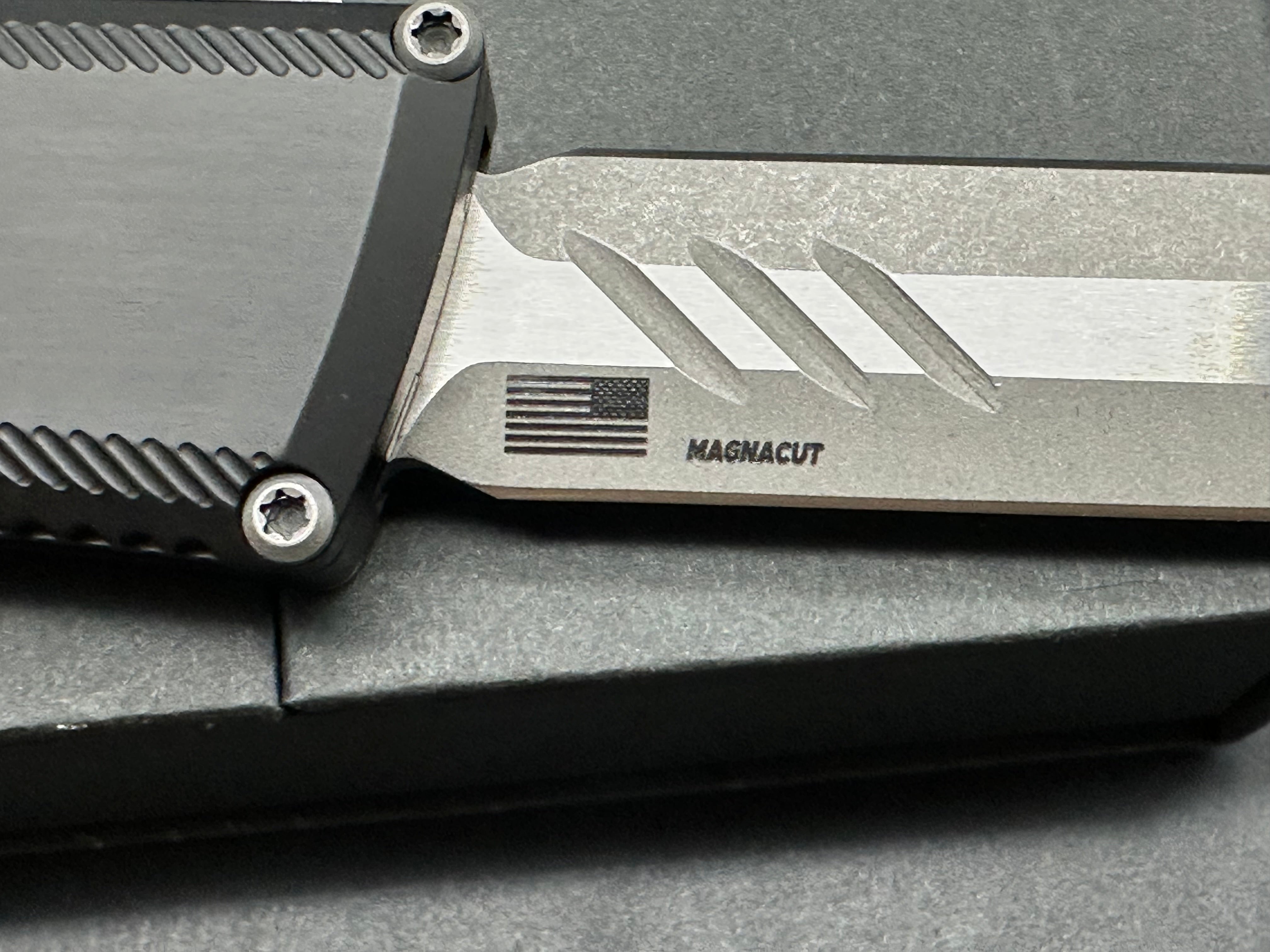 Axiel D.E. OTF knife magnacut blade