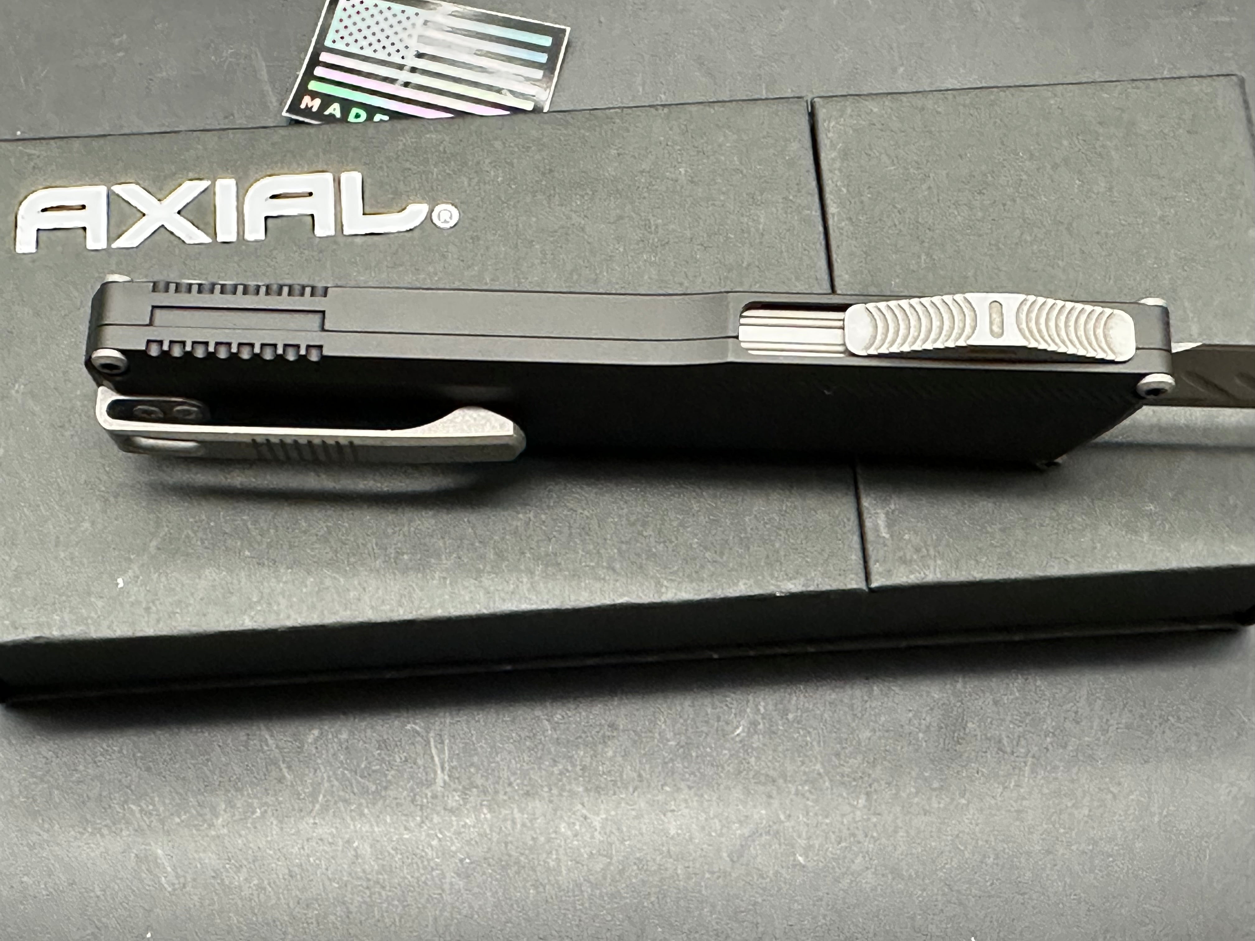 Axiel D.E. OTF knife magnacut blade