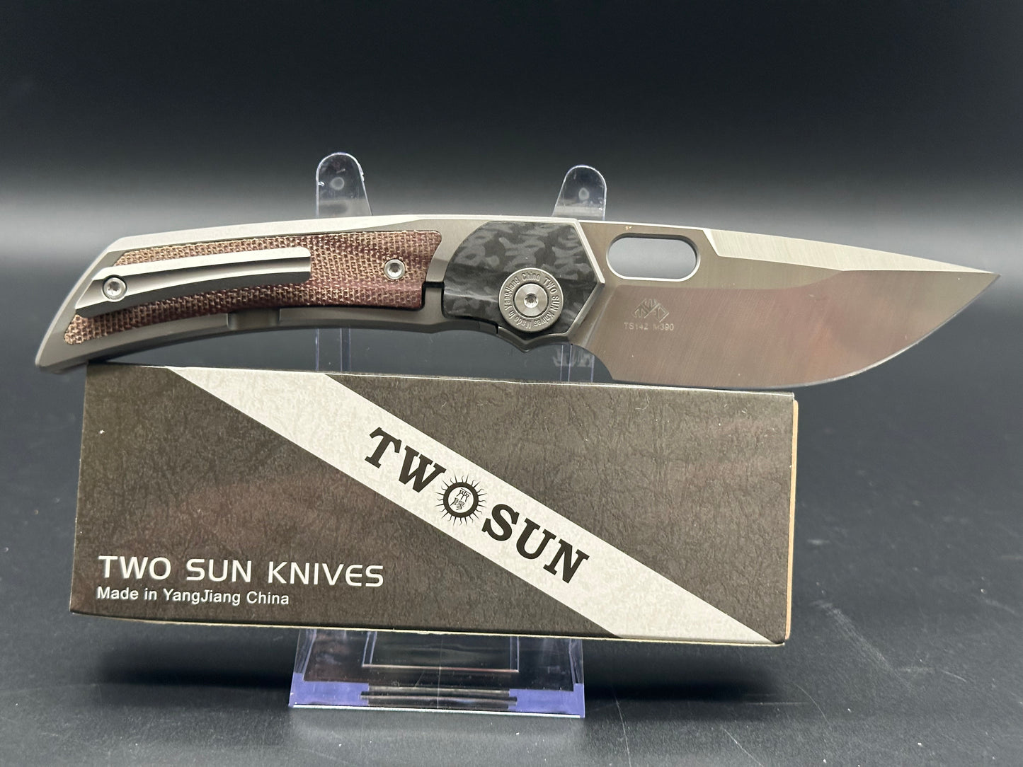 TWOSUN TS142-M390 BROWN MICARTA/CARBON FIBER HANDLE M390 PLAIN EDGE