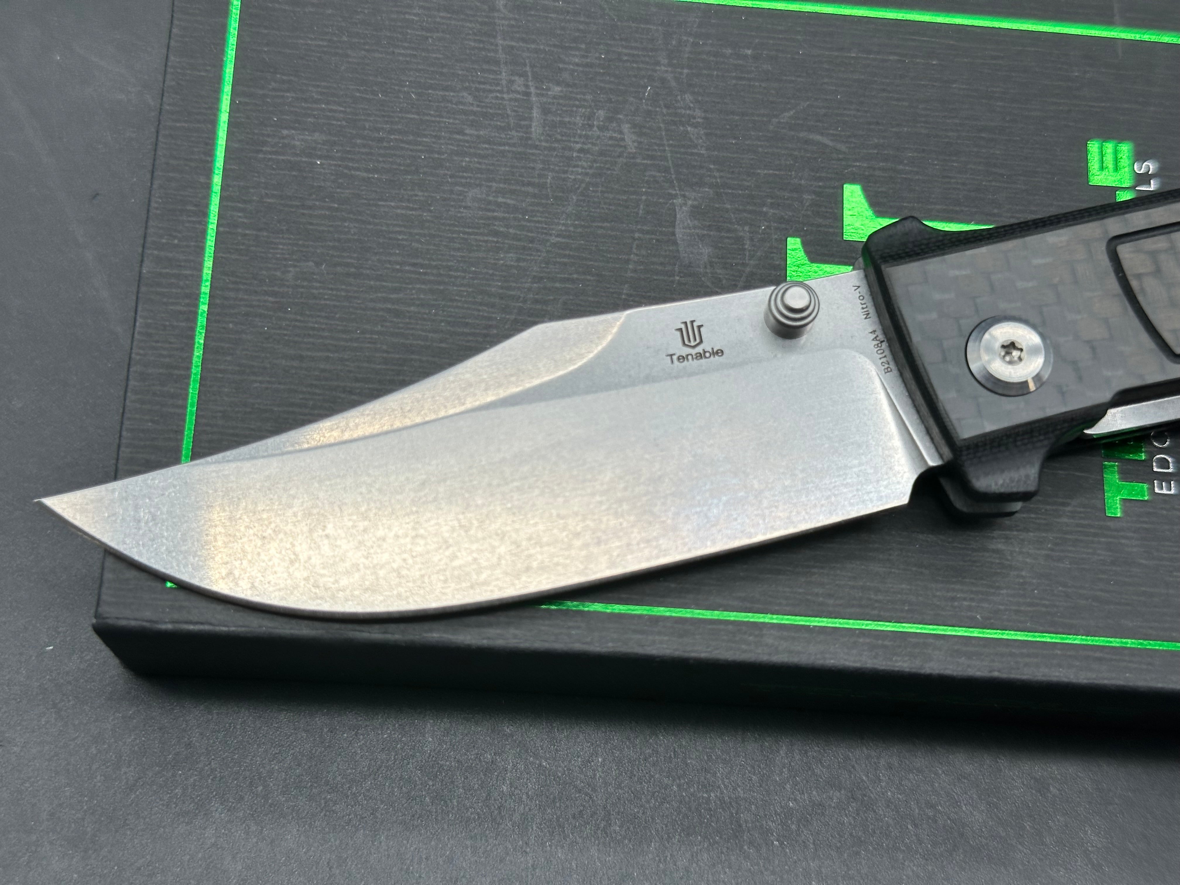 TENABLE BISON FOLDING KNIFE BLACK TWILL CARBON FIBER/G10 HANDLE NITRO-V CLIP POINT PLAIN EDGE STONEWASH FINISH