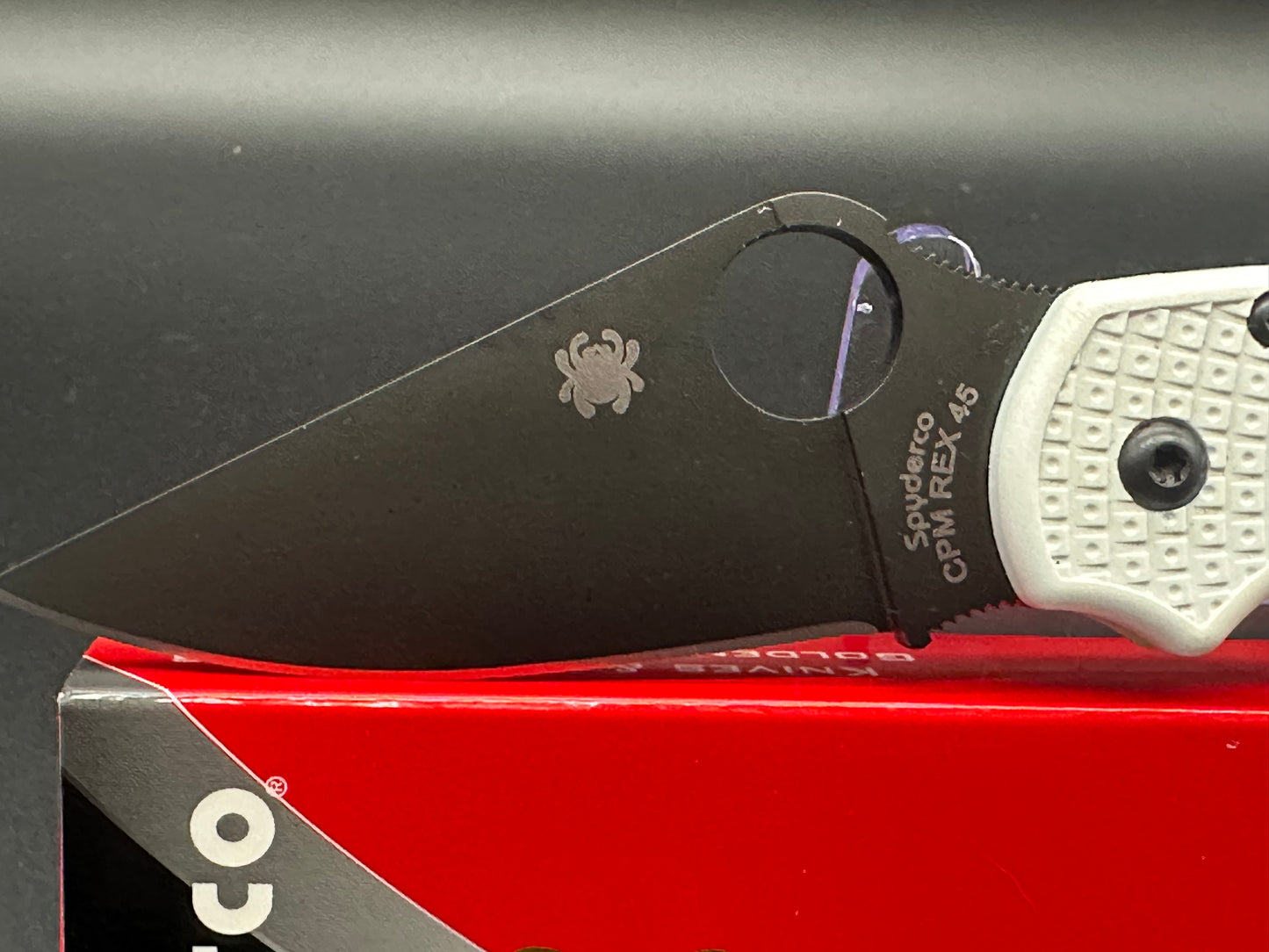 Spyderco Para 3 Lightweight GPK Exclusive Black DLC REX 45 White FRN Folding Knife C223PWHBK