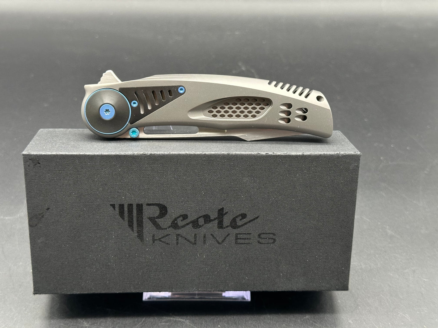 REATE KNIVES GTR TITANIUM HANDLE WITH ZIRCONIUM INLAY & BLUE HARDWARE M390