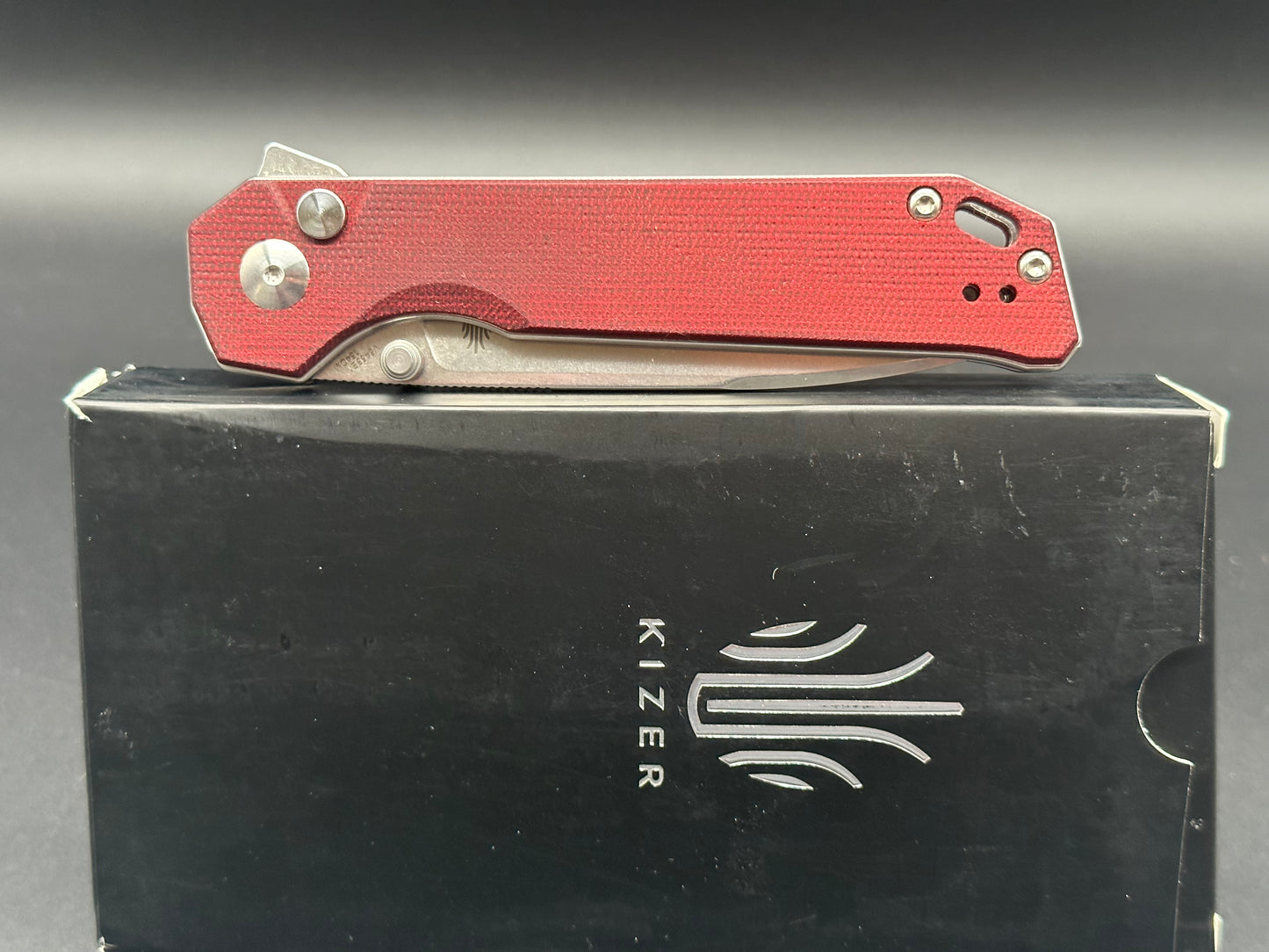 BEGLEITER XL BUTTON LOCK FLIPPER 154CM PLAIN EDGE DYED RED MICARTA