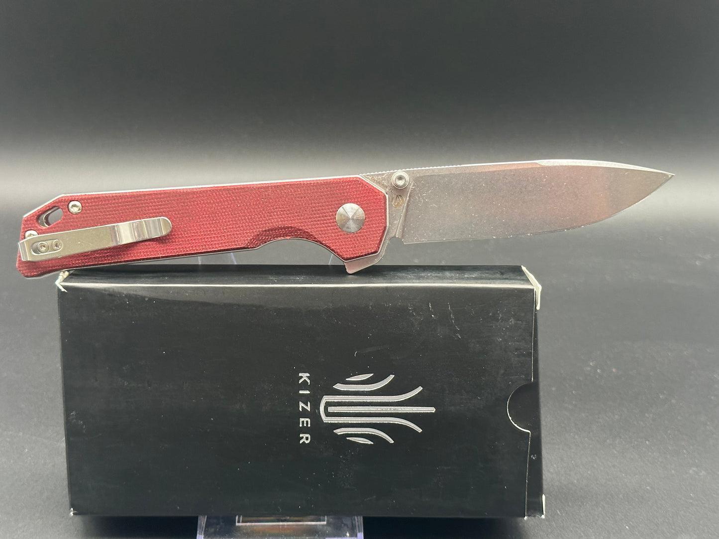 BEGLEITER XL BUTTON LOCK FLIPPER 154CM PLAIN EDGE DYED RED MICARTA