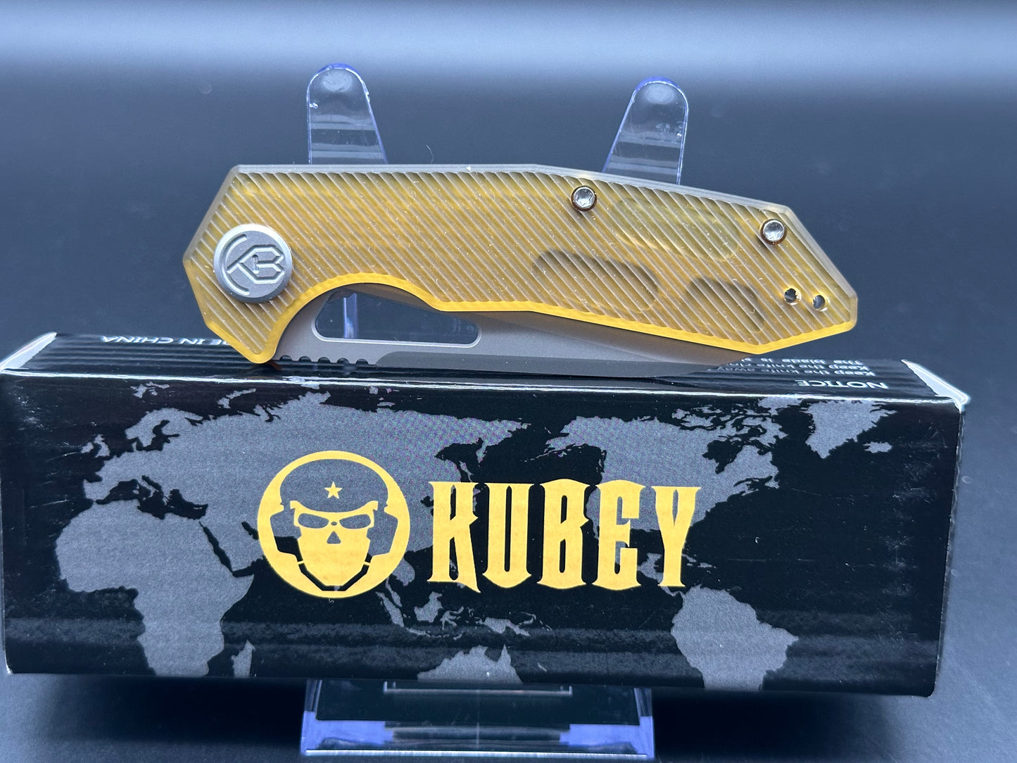 KUBEY VAGRANT LINER LOCK FOLDING KNIFE ULTEM HANDLE 14C28N SHEEPSFOOT PLAIN EDGE SANDBLAST FINISH KU291Q