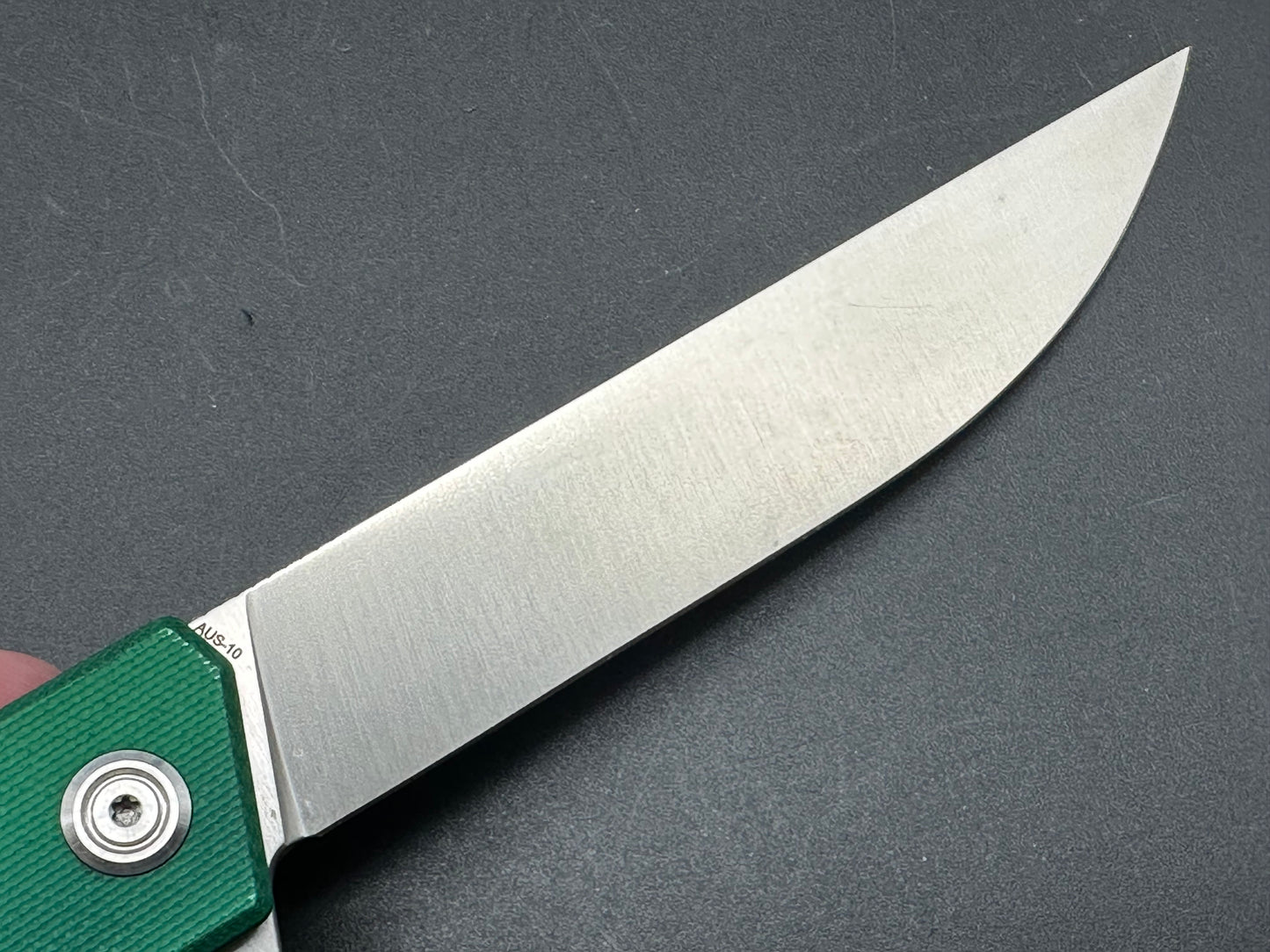 Kubey KU253G Cheetah dyed green G10 scales W/AUS10 blade