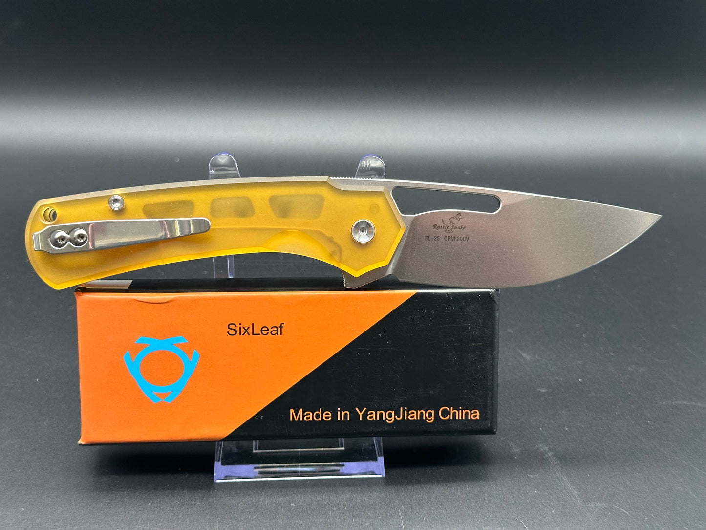 SIXLEAF FOLDING KNIFE YELLOW ULTEM HANDLE 20CV PLAIN EDGE SL-25-PEI