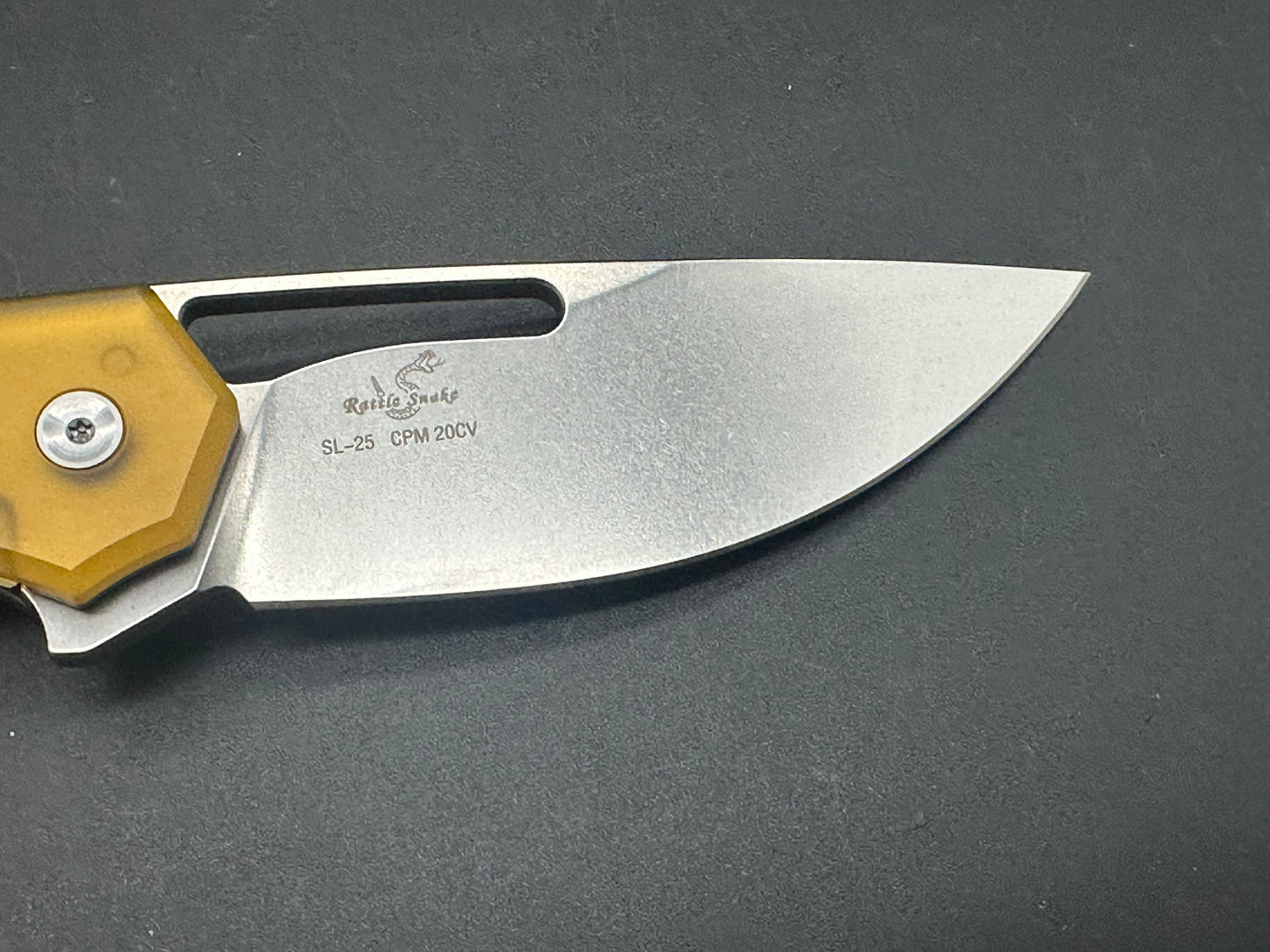 SIXLEAF FOLDING KNIFE YELLOW ULTEM HANDLE 20CV PLAIN EDGE SL-25-PEI