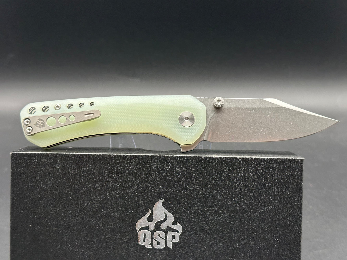 QSP KESTREL FOLDING KNIFE JADE G10 HANDLE 14C28N PLAIN EDGE