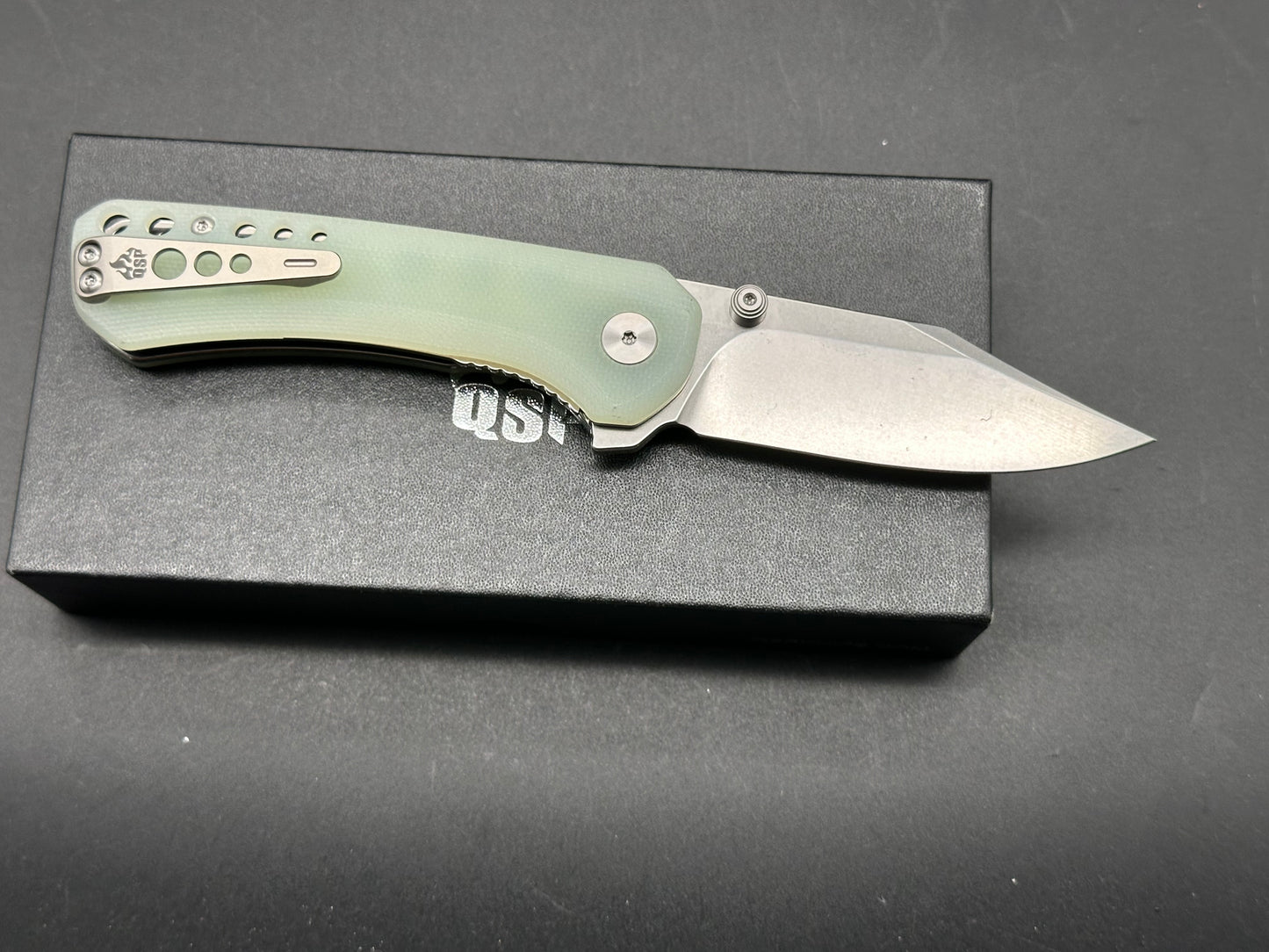 QSP KESTREL FOLDING KNIFE JADE G10 HANDLE 14C28N PLAIN EDGE