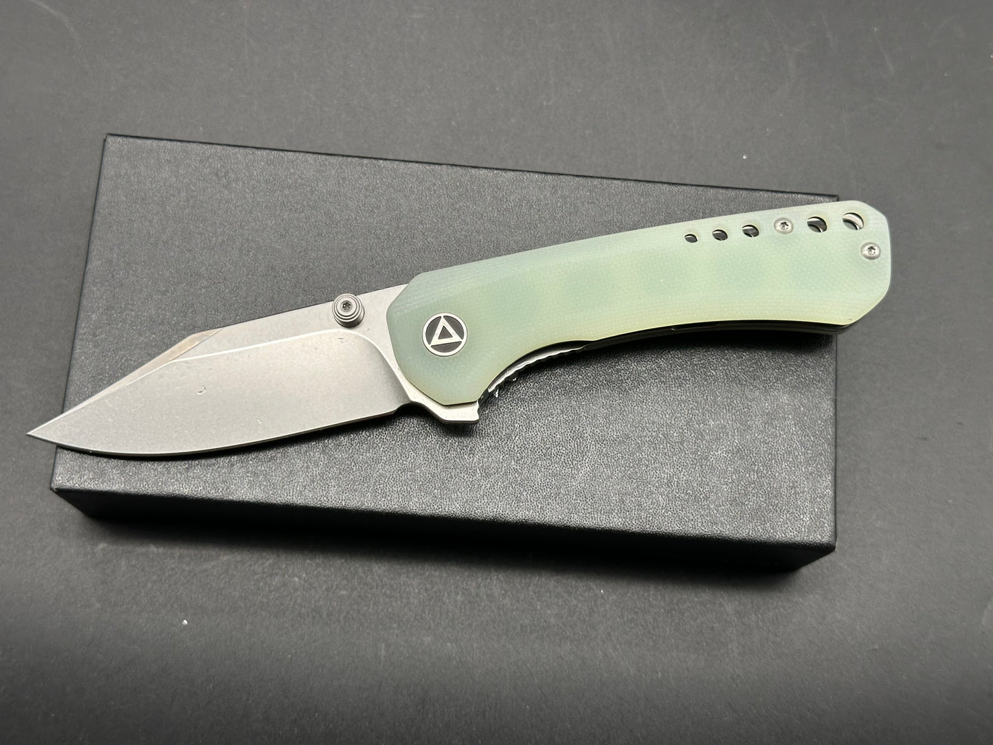 QSP KESTREL FOLDING KNIFE JADE G10 HANDLE 14C28N PLAIN EDGE