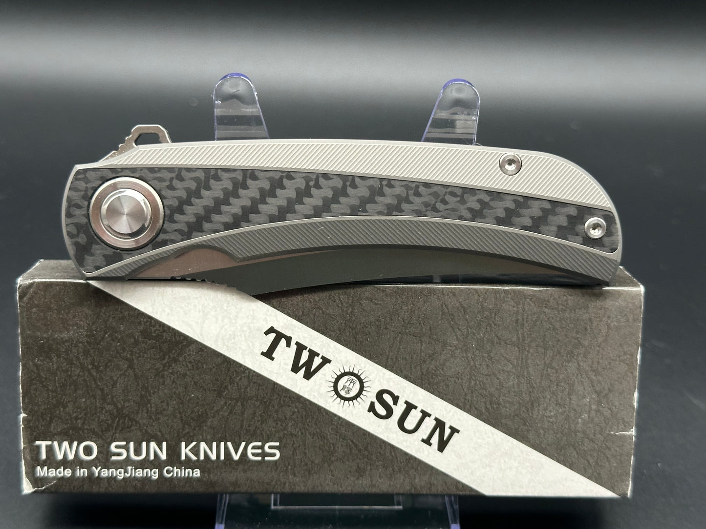 TWOSUN TS191-D2 FOLDING KNIFE TITANIUM/CARBON FIBER HANDLE D2 PLAIN EDGE