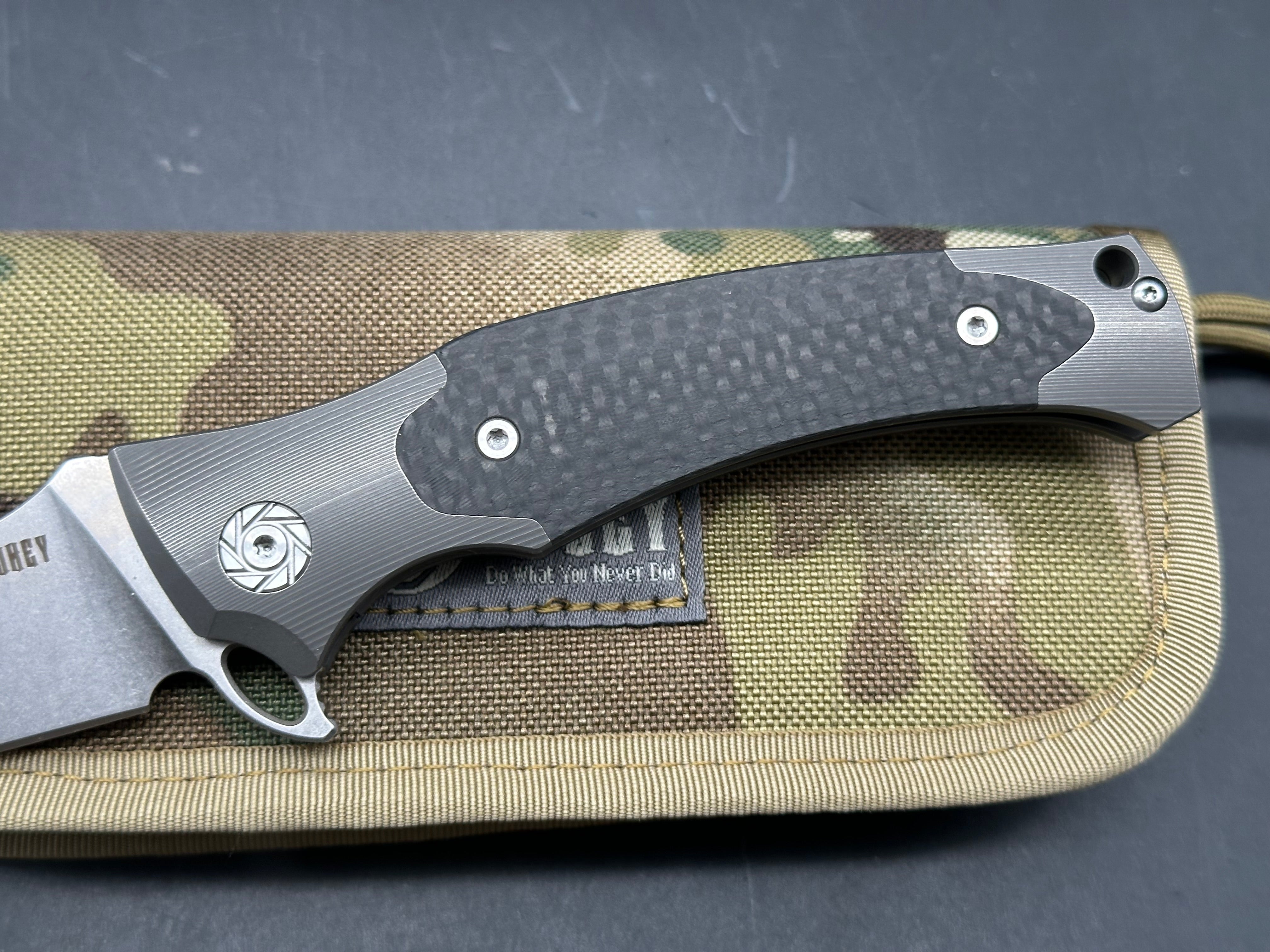 Kubey KU214 titanium/CF handle w/S35VN blade