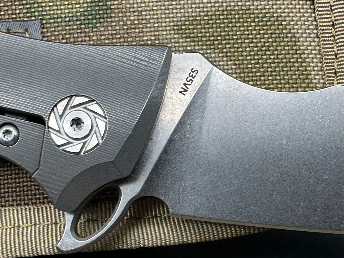 Kubey KU214 titanium/CF handle w/S35VN blade