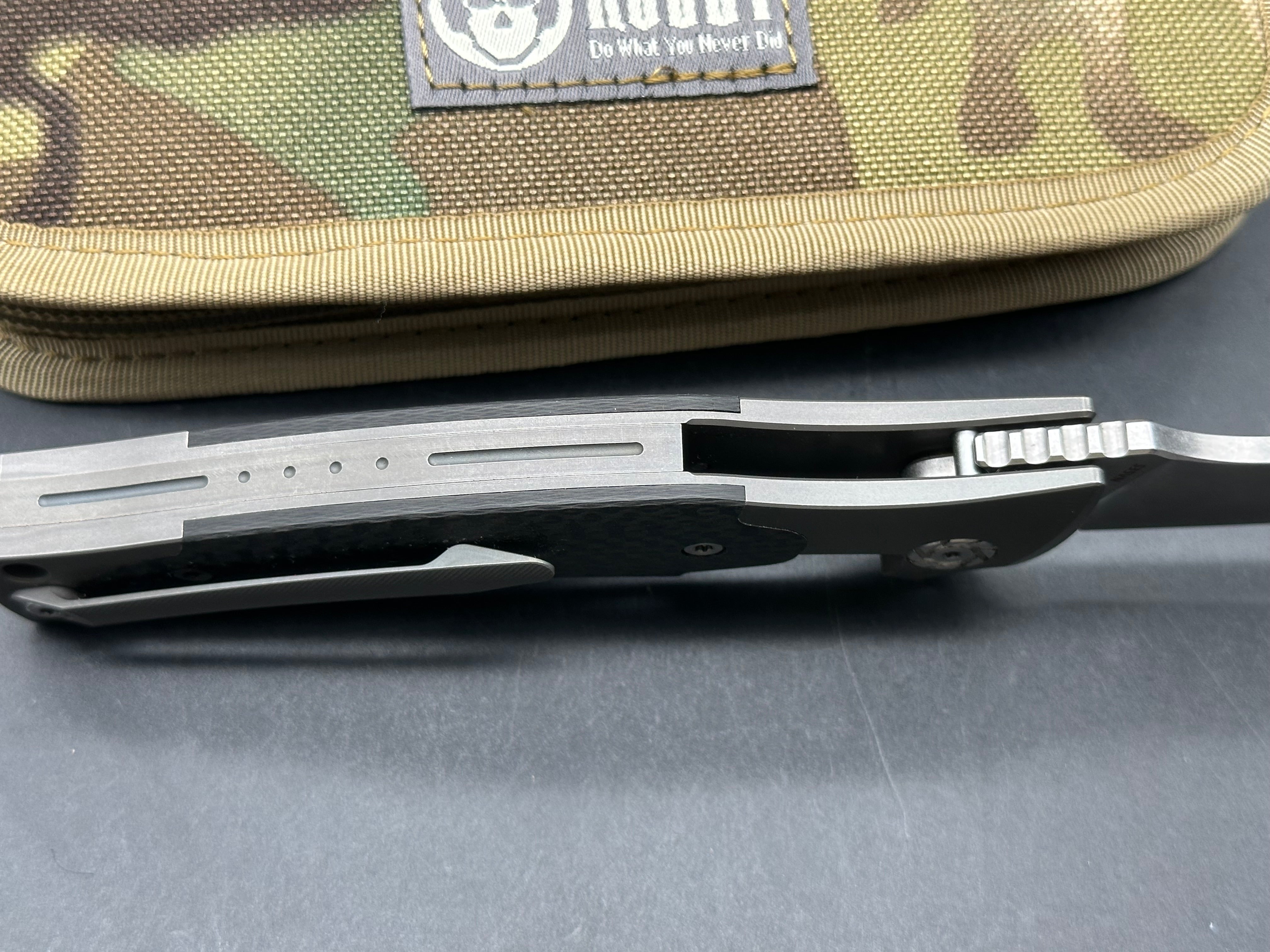 Kubey KU214 titanium/CF handle w/S35VN blade