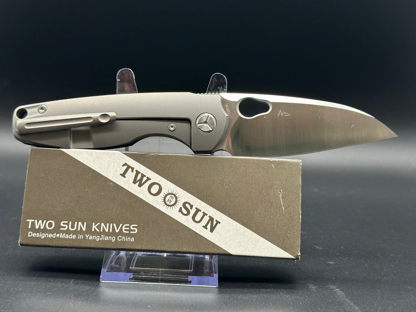 TWOSUN TS129-M390 FRAME LOCK KNIFE TITANIUM + CARBON FIBER HANDLE PLAIN EDGE BLADE M390