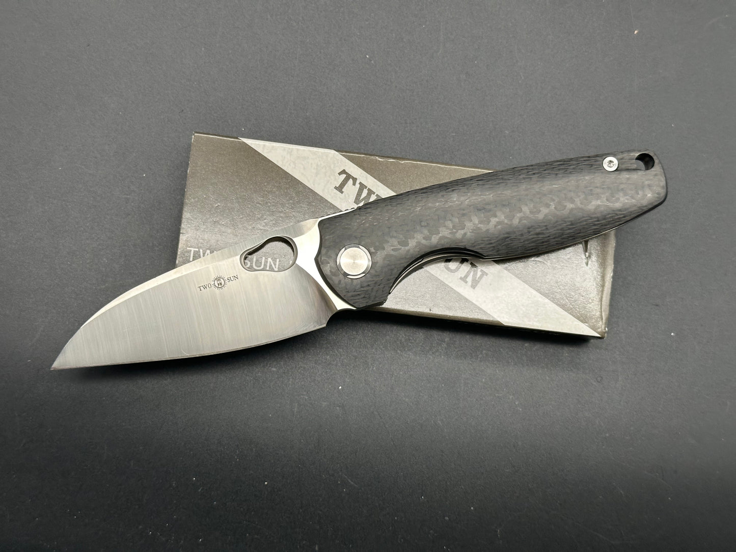 TWOSUN TS129-M390 FRAME LOCK KNIFE TITANIUM + CARBON FIBER HANDLE PLAIN EDGE BLADE M390