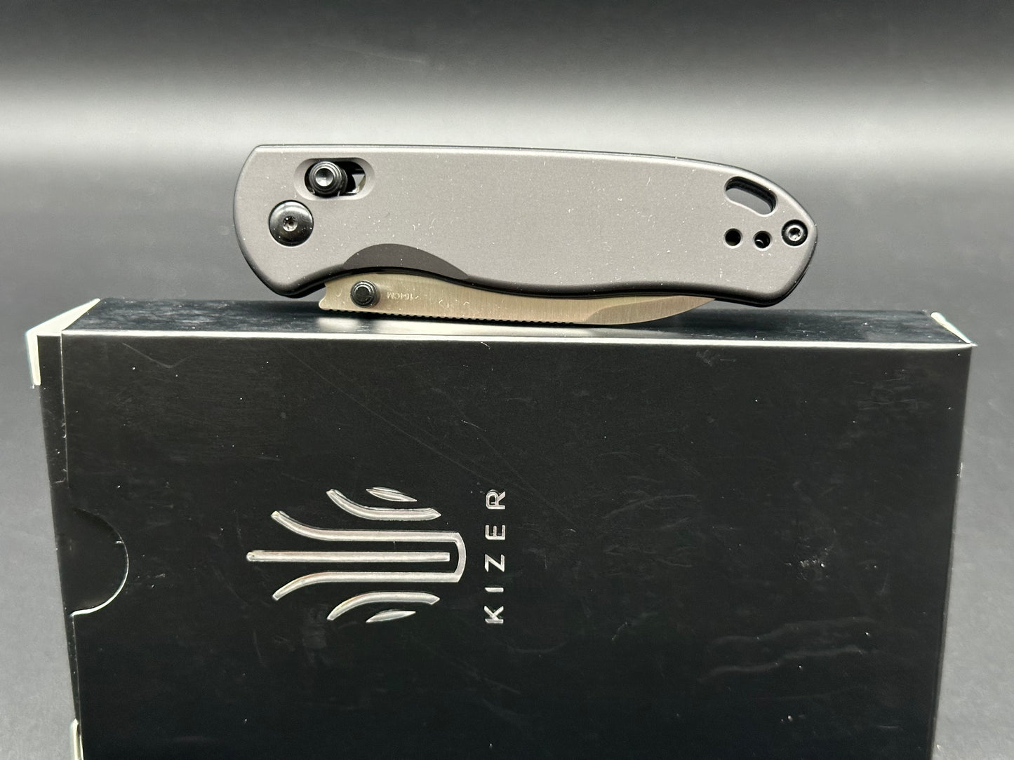 Kizer Drop Bear Clutch Lock Aluminum Gunmetal