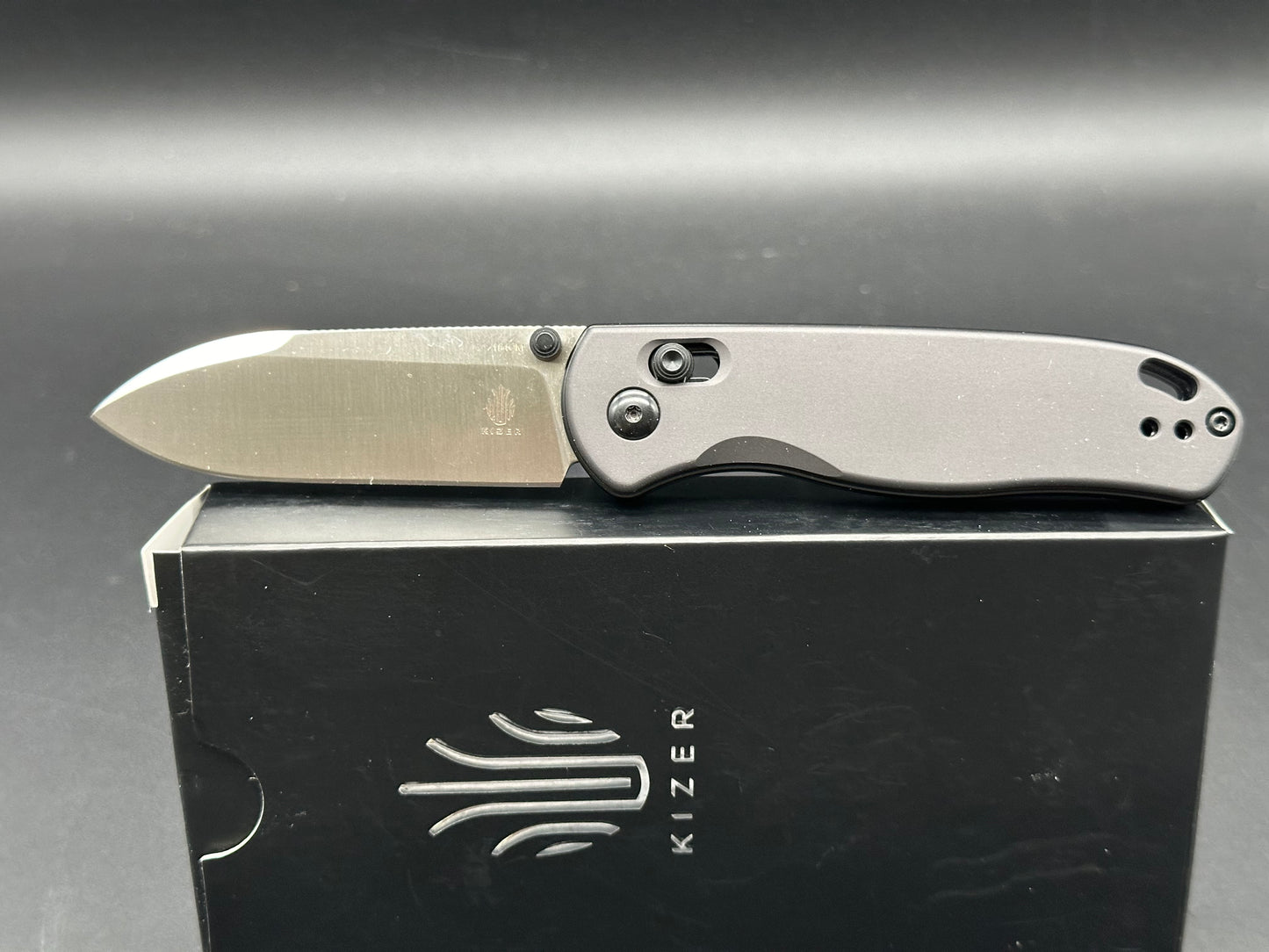 Kizer Drop Bear Clutch Lock Aluminum Gunmetal