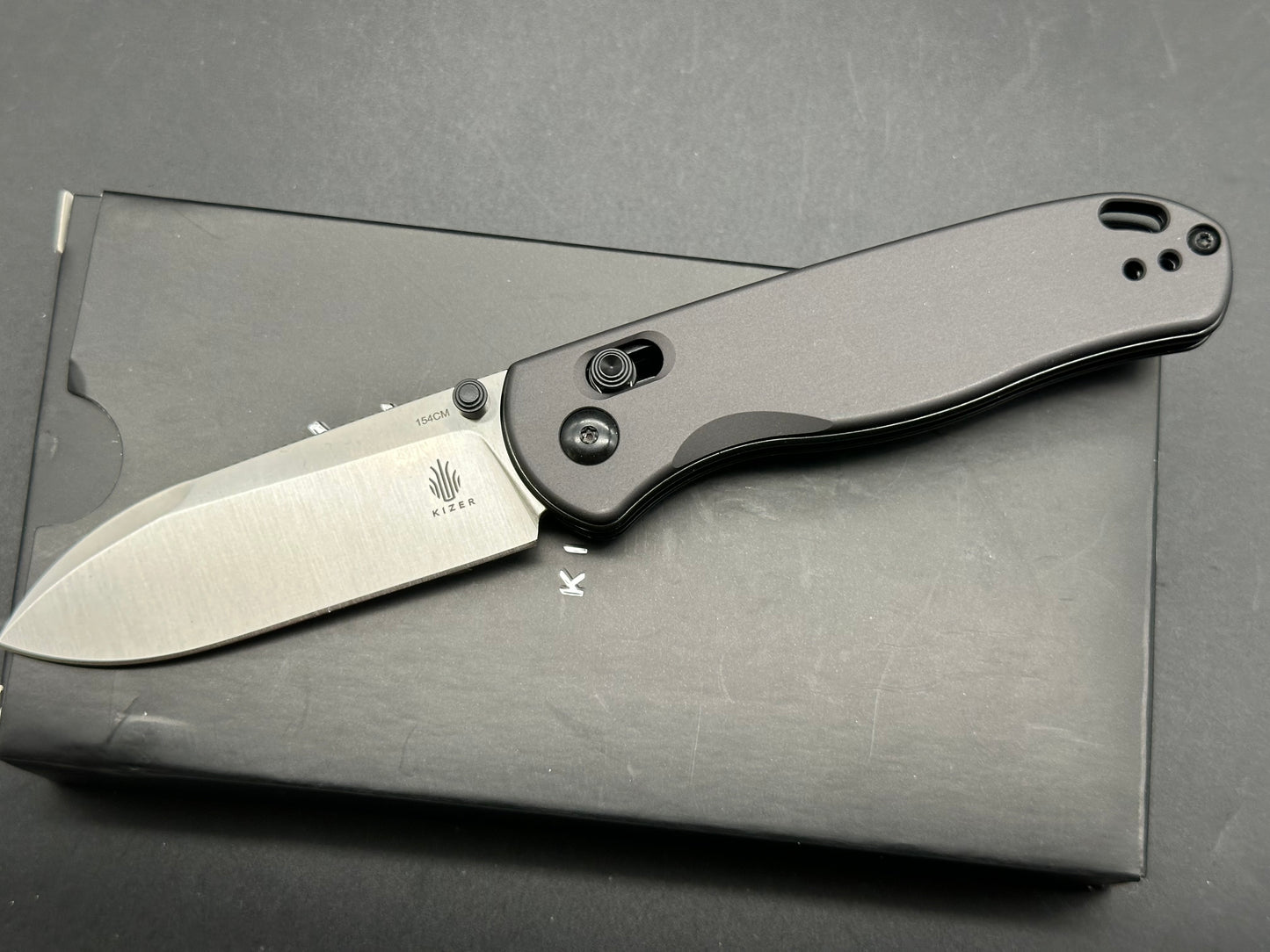 Kizer Drop Bear Clutch Lock Aluminum Gunmetal