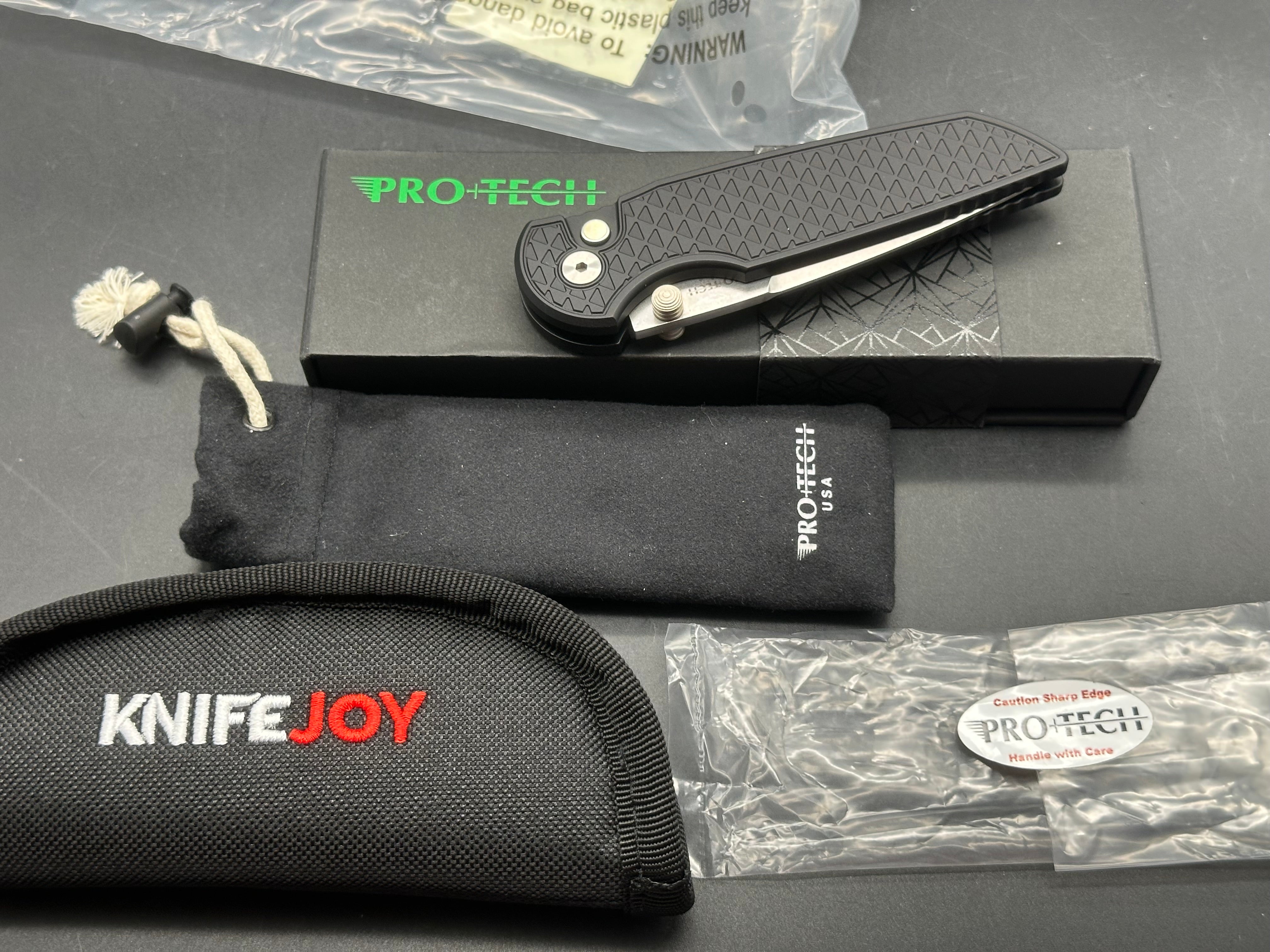ProTech TR-3 Integrity 3.5" CPM S35VN Blade with Black Relic Pattern Aluminum Scales