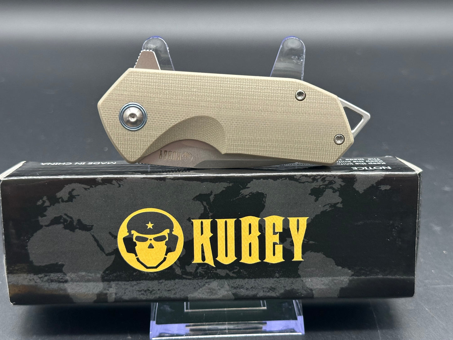 KUBEY KU203 LINERLOCK POCKET KNIFE Beige G10 HANDLE PLAIN D2 EDGE KU203C