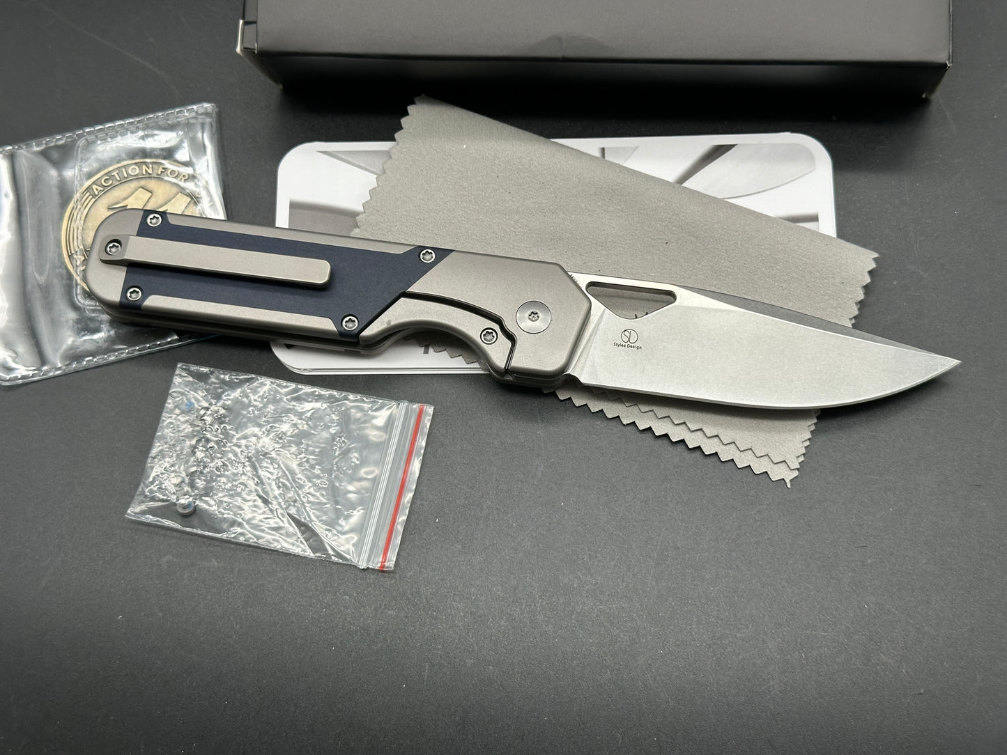 Kizer Militaw S35VN Blade with Titanium and Blue Richlite Handle