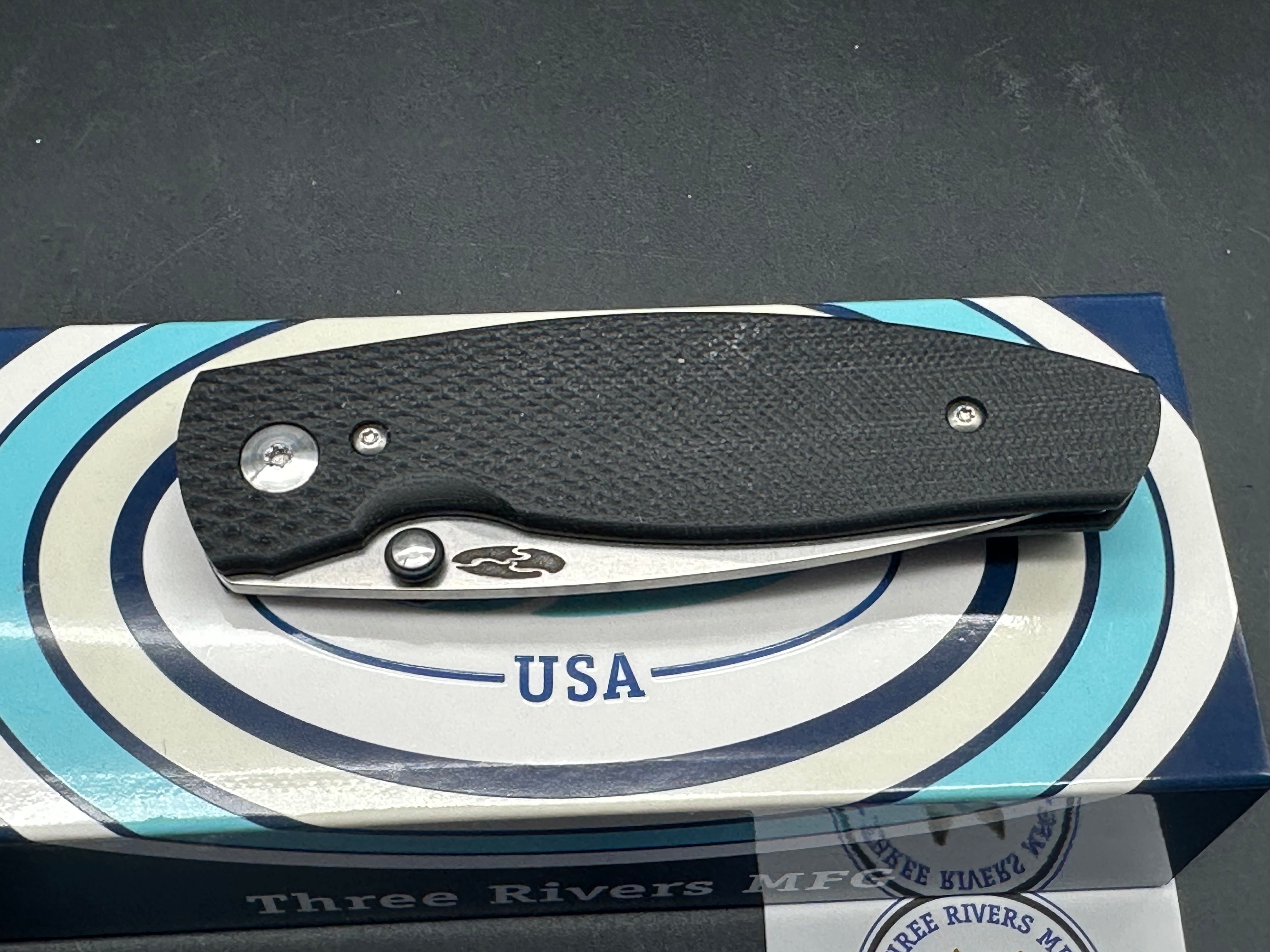 TRM - Three Rivers Mfg. Neutron 2  3" CPM MagnaCut Stonewash Blade w/Lizard Contoured Jet Black G10 Scales