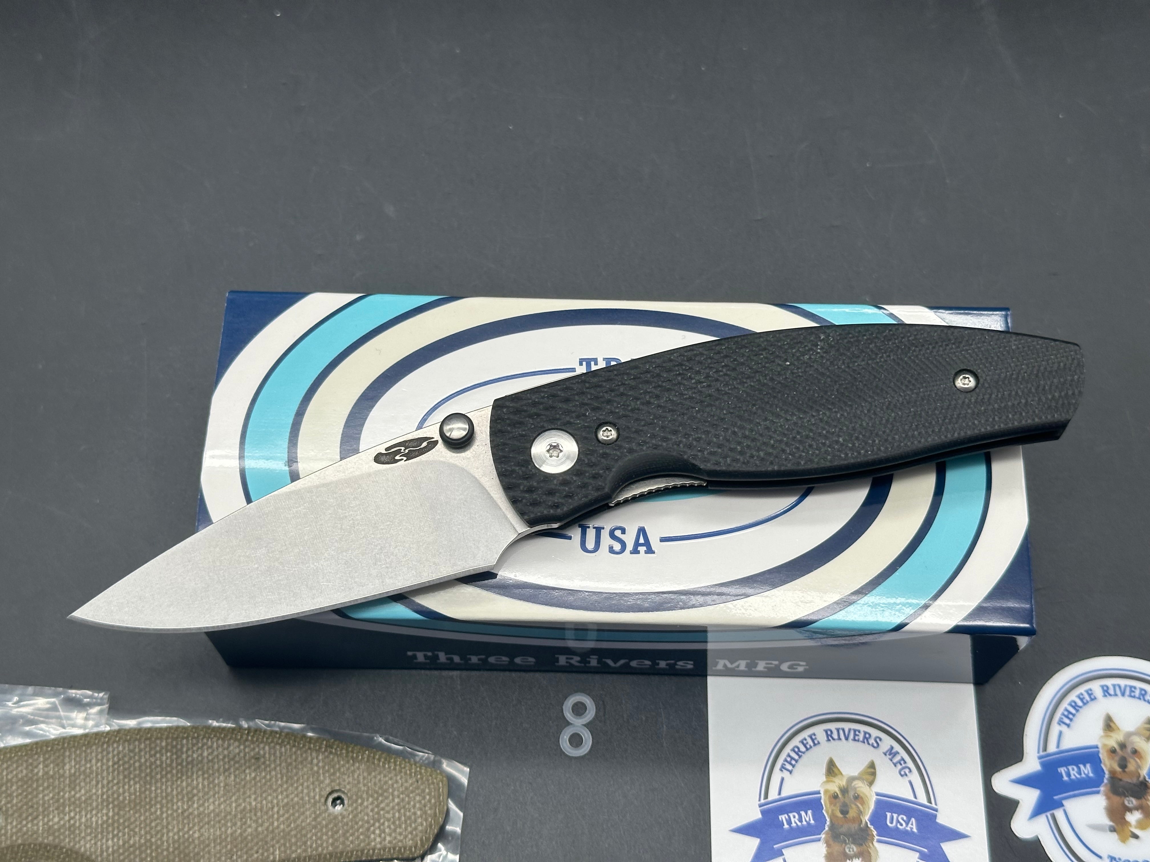 TRM - Three Rivers Mfg. Neutron 2  3" CPM MagnaCut Stonewash Blade w/Lizard Contoured Jet Black G10 Scales