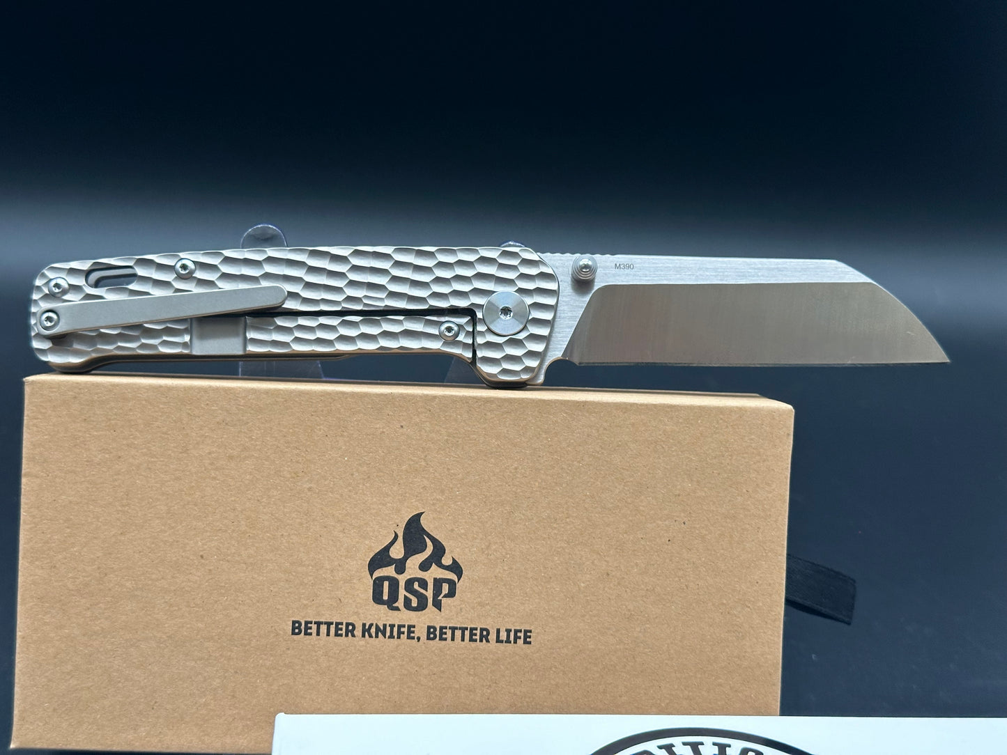 QSP Exclusive Penguin Knife QS130 Gray Jigged Titanium M390