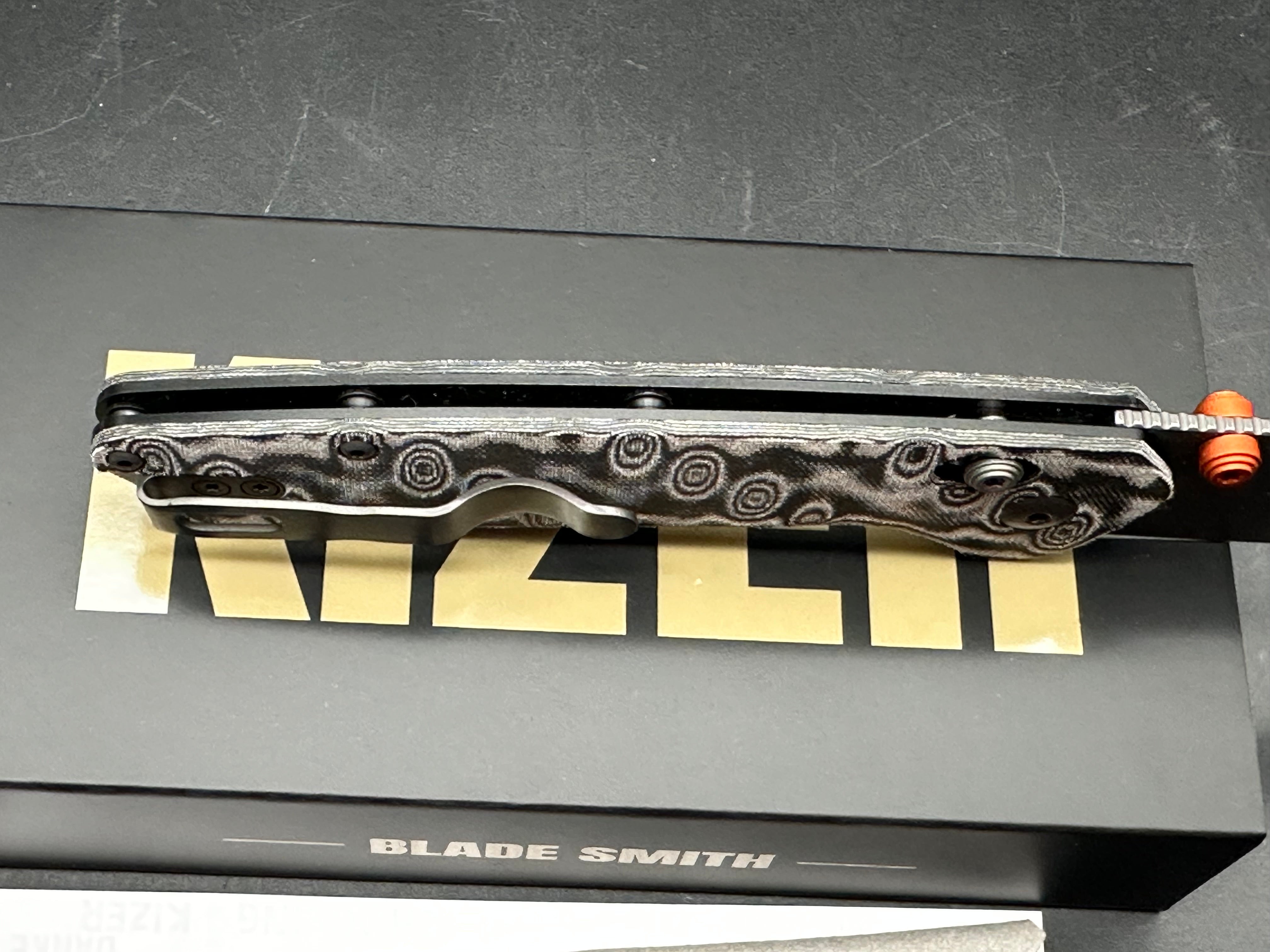 KIZER MADRAC CL AIRTI BLACK GRAY VORTEX PATTERN MICARTA HANDLE M390 SHEEPSFOOT