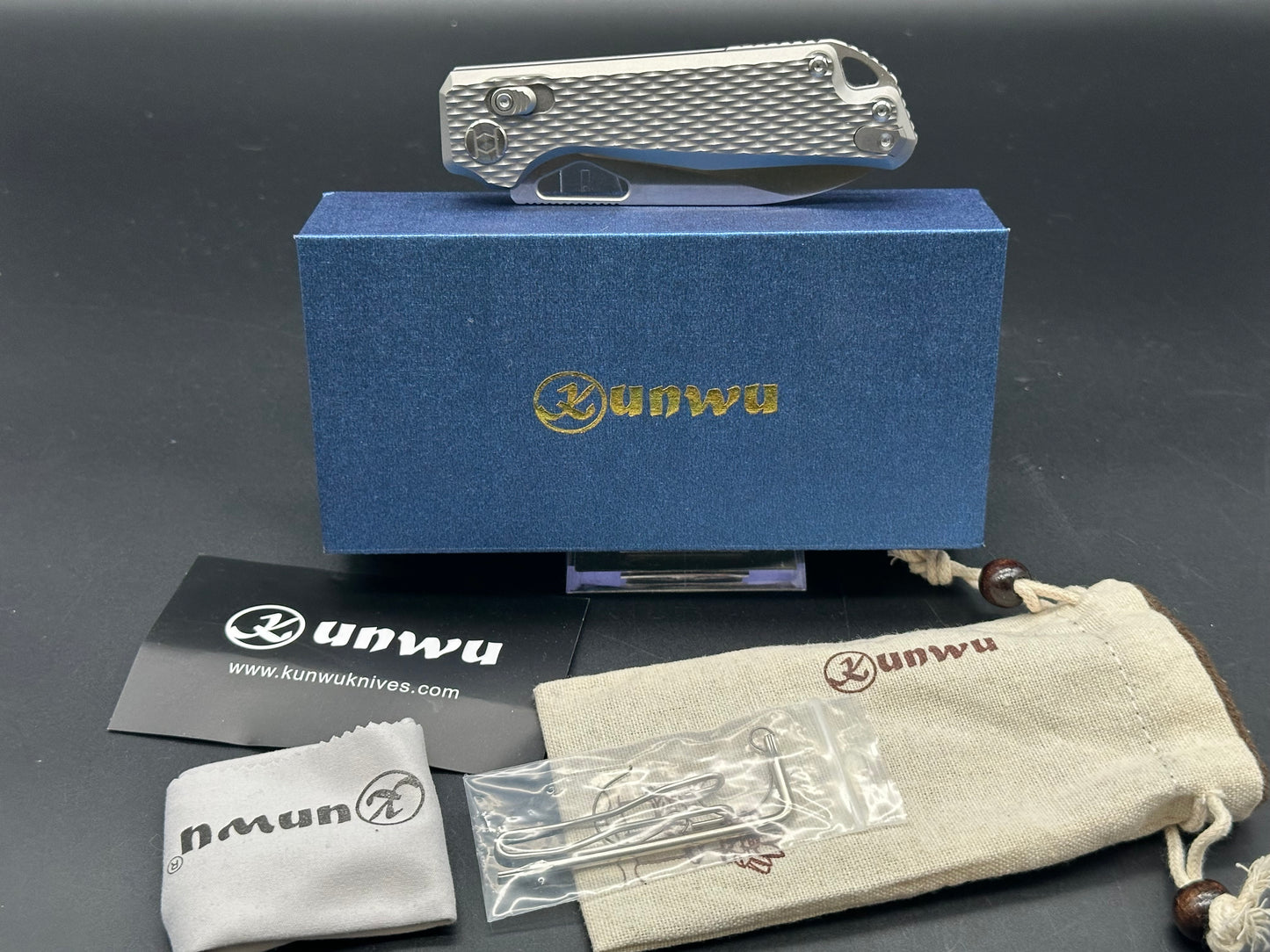 KUNWU KNIVES PULSAR POCKET KNIFE XT LOCK TEXTURED TITANIUM HANDLE SATIN ELMAX BLADE X705T-1