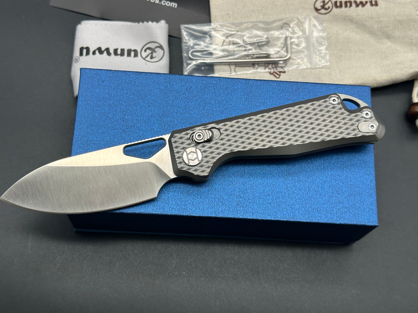 KUNWU KNIVES PULSAR POCKET KNIFE XT LOCK TEXTURED TITANIUM HANDLE SATIN ELMAX BLADE X705T-1