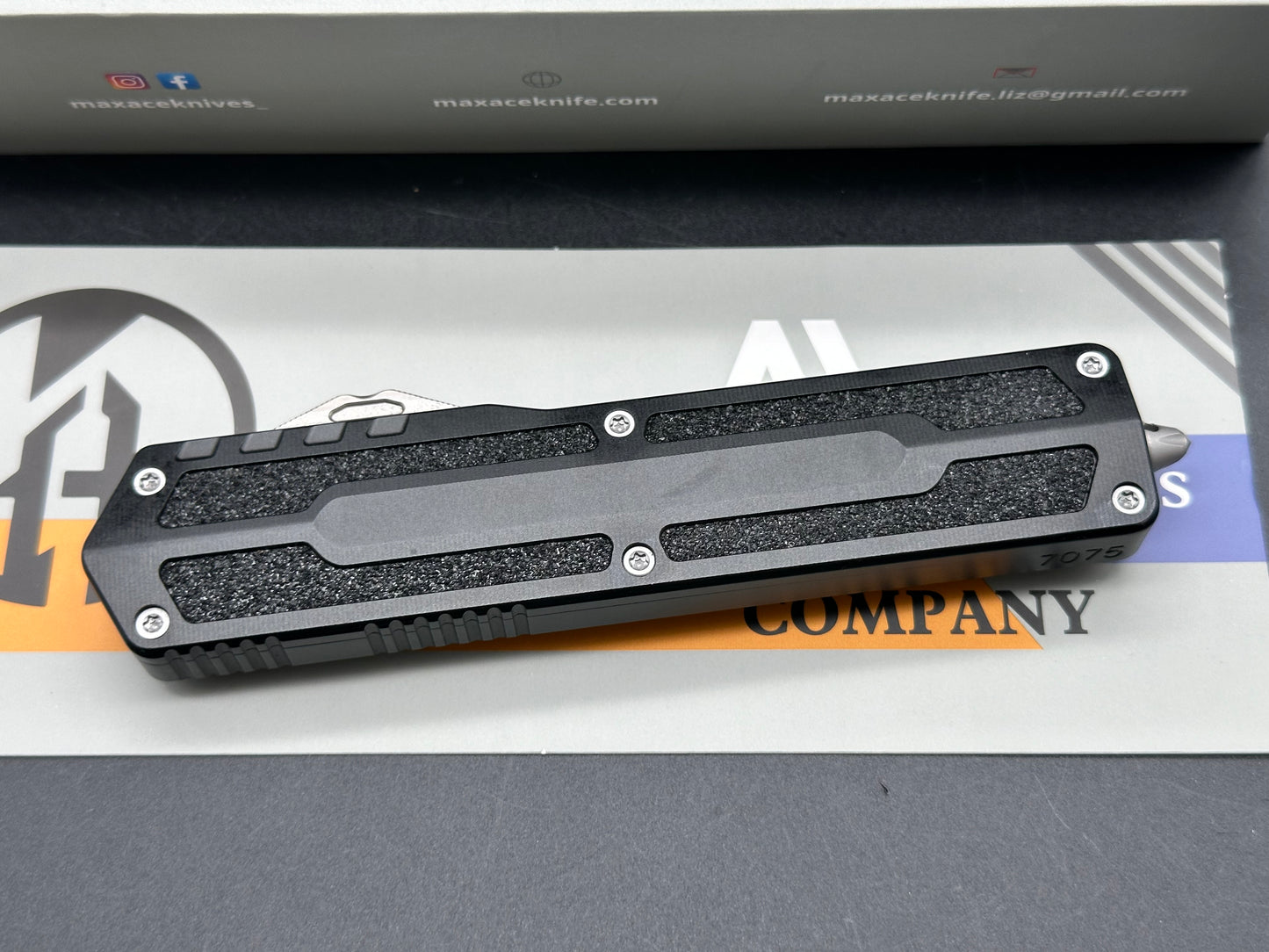 Maxace + Midnight Cat Archer OTF Black Aluminum Frame/Dagger/Satin K110