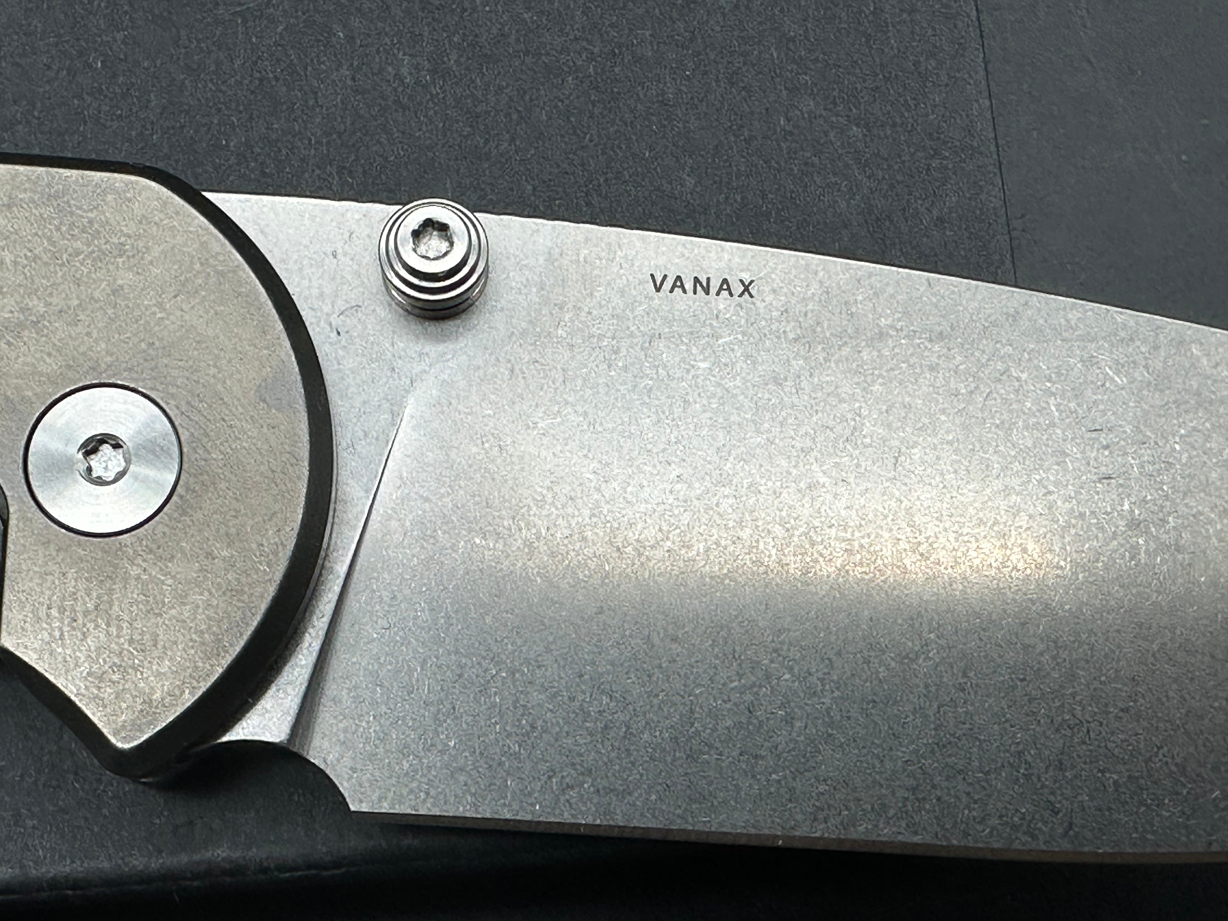 Quiet Carry The Drift L (KNAGSW), Stonewashed Vanax Blade, Stonewashed Anchor Gray Titanium Scales