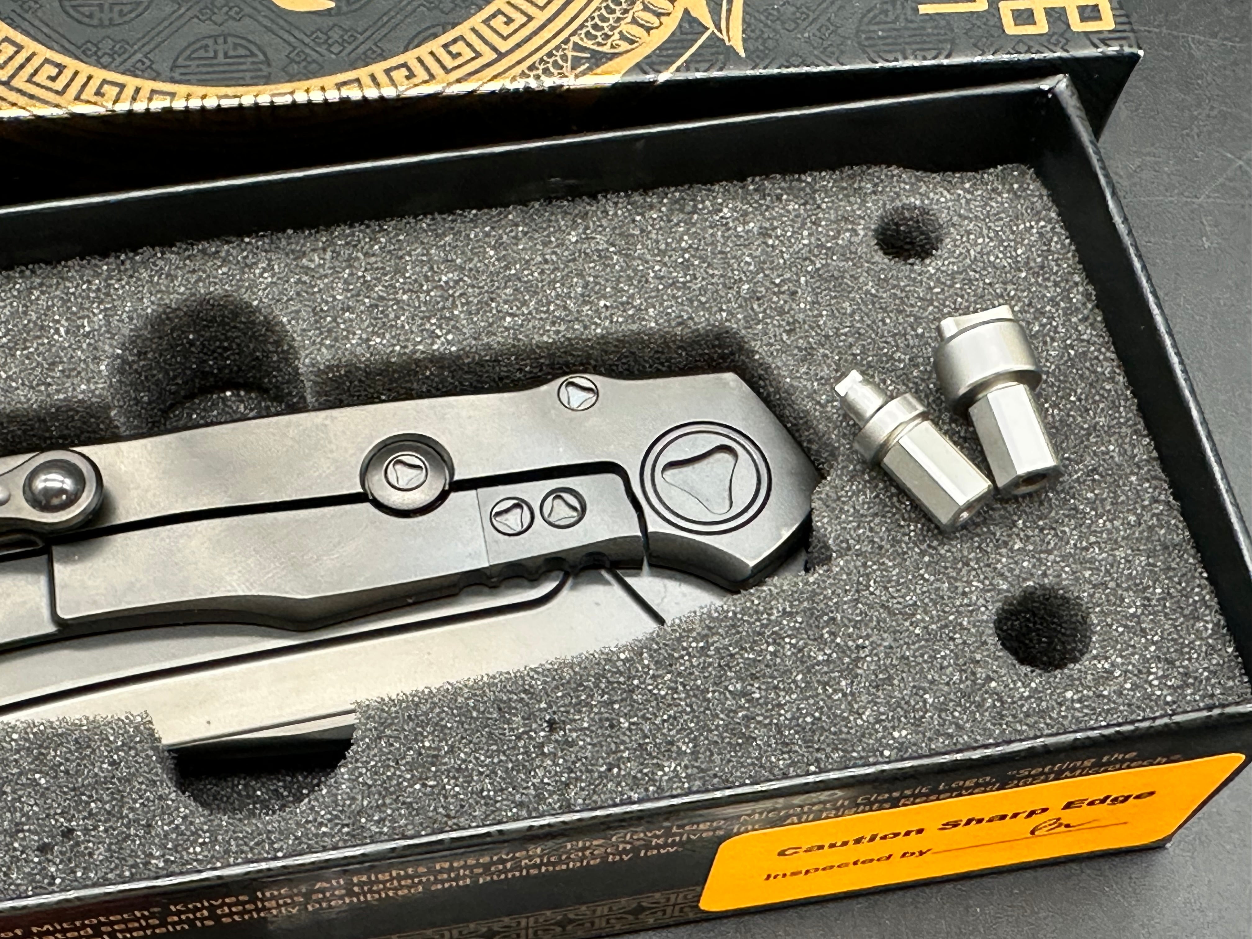 Microtech Anax S/E - DLC Titanium - Carbon Fiber Inlay - DLC Blade