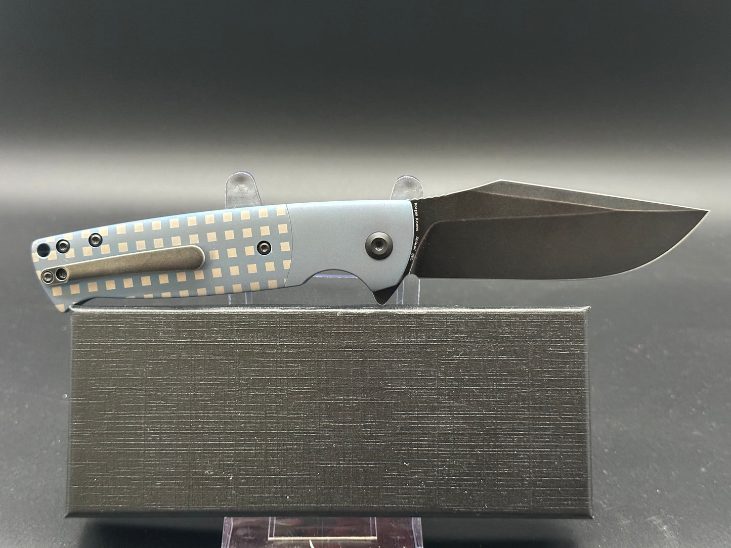 KANSEPT SHIKARI SBL BLUE TITANIUM/WHITE SQUARE HANDLE S35VN