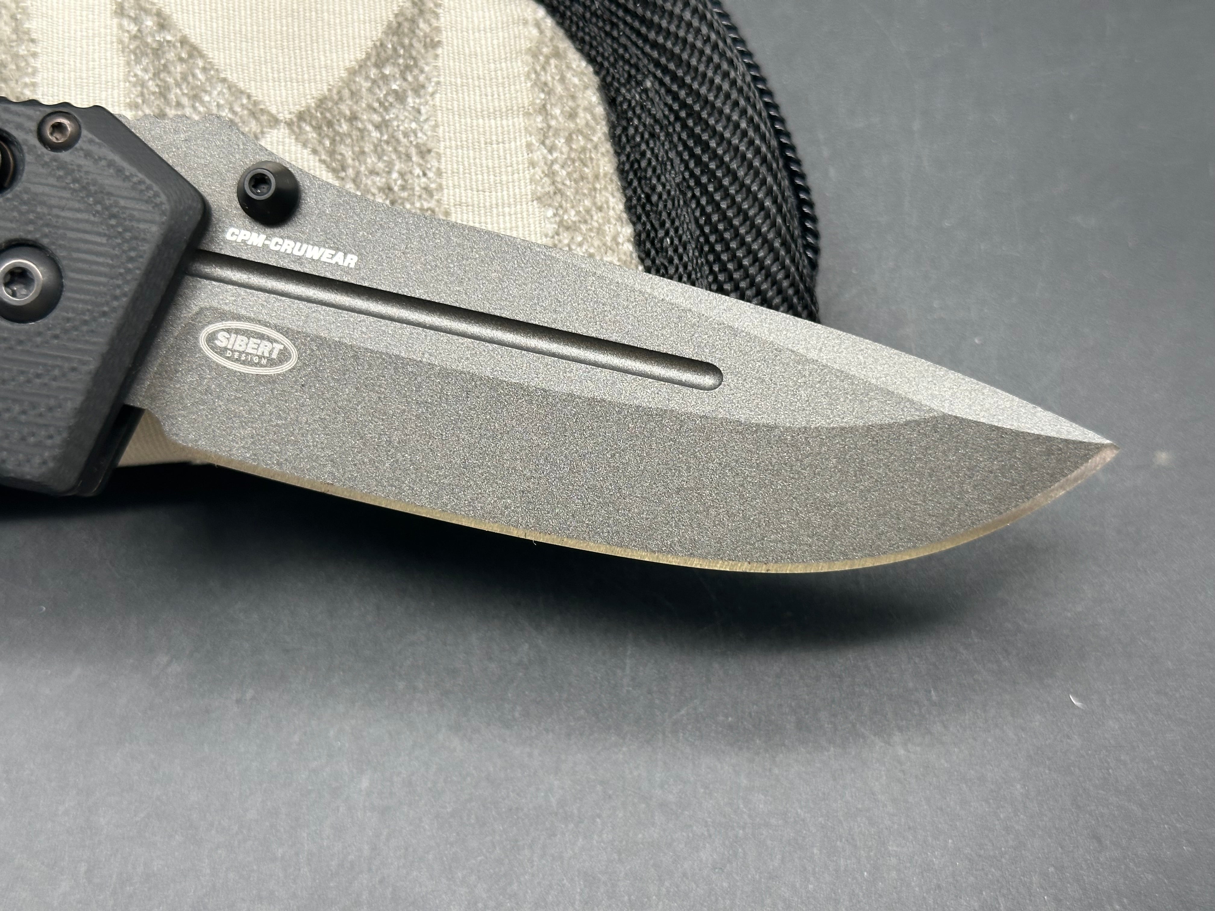 Benchmade Adamas Black G-10 Handle, Axis Lock, Gray Cerakote CPM-CRUWEAR (3.80” DP) Blade