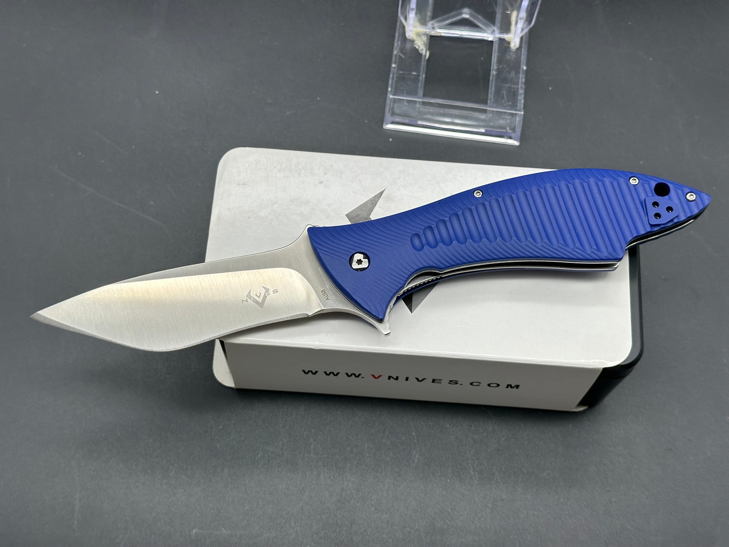 V Nives Jerry Hossom Deplorable AUS-8 Blade, Blue FRN Handles