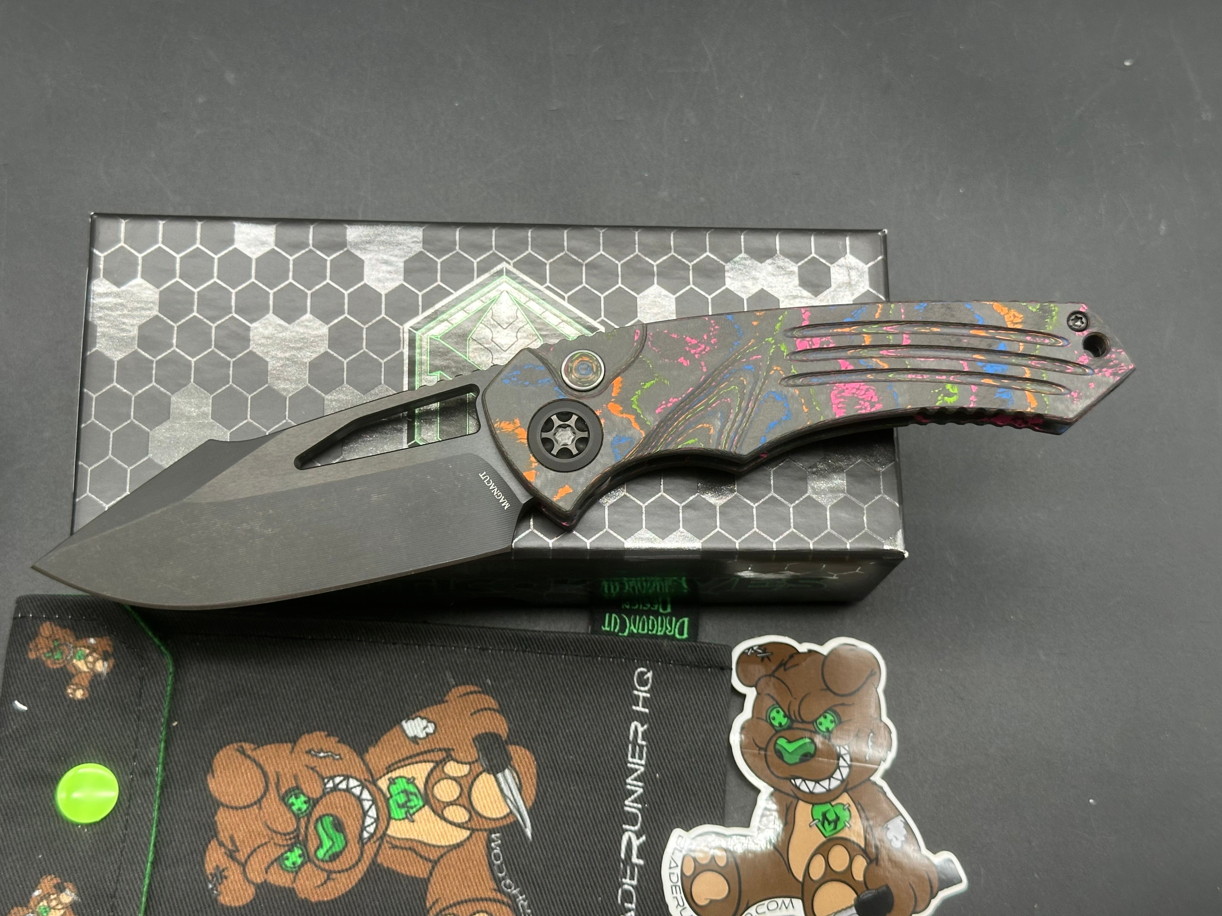 Heretic Pariah manual button lock Blade Runner HQ exclusive. 80's Fat Carbon and Magnacut blade