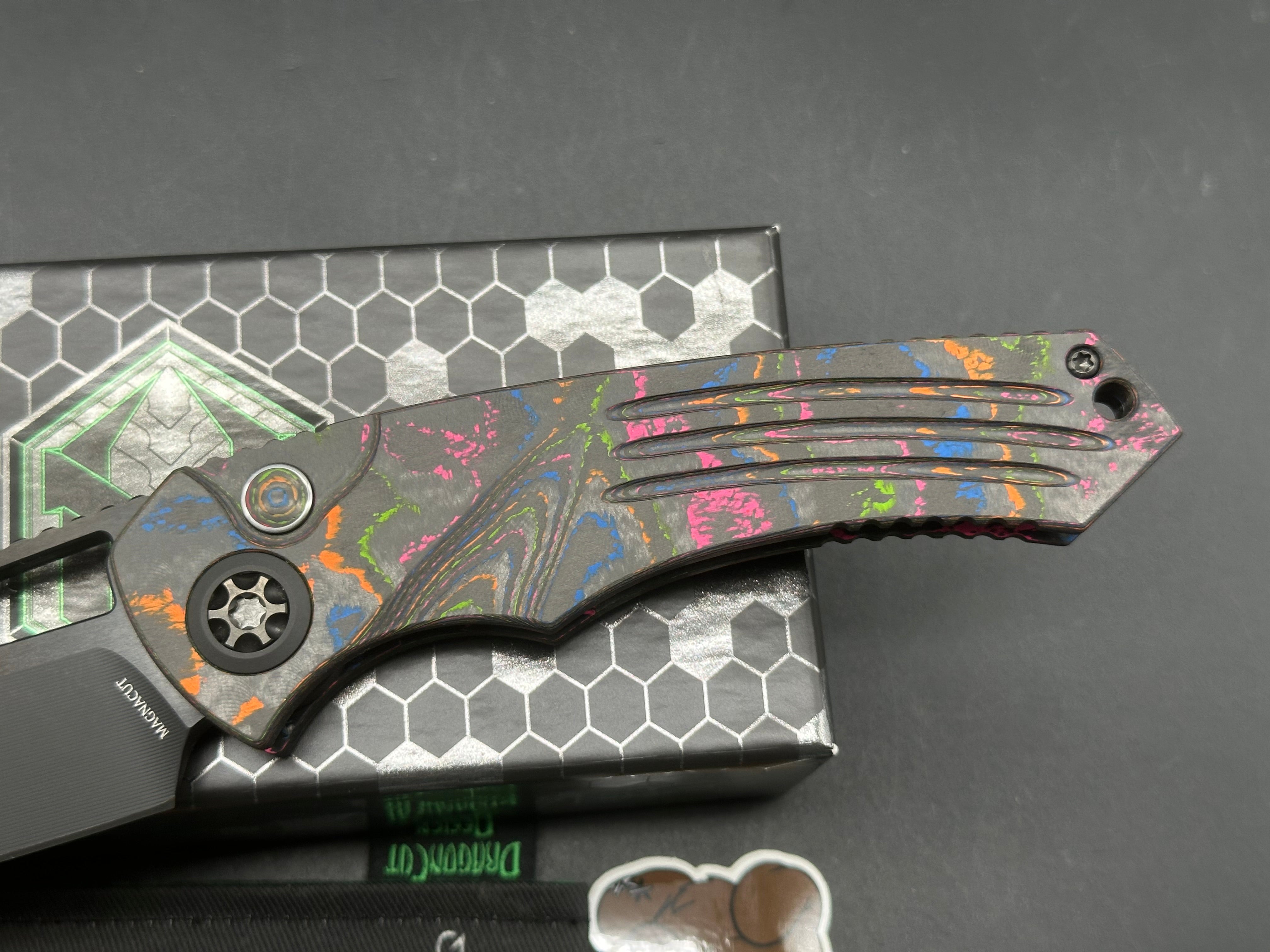 Heretic Pariah manual button lock Blade Runner HQ exclusive. 80's Fat Carbon and Magnacut blade